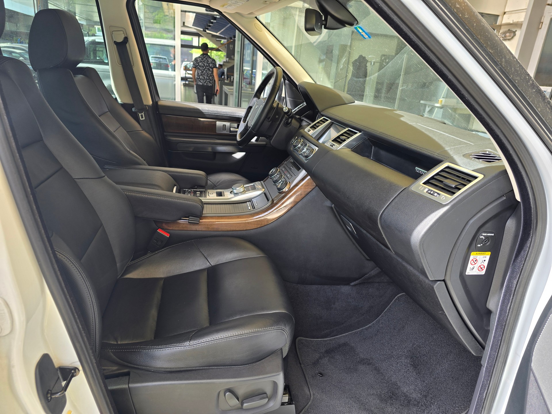 LAND ROVER Range Rover Sport 3.0 TDV6 SE Automatic-image-17