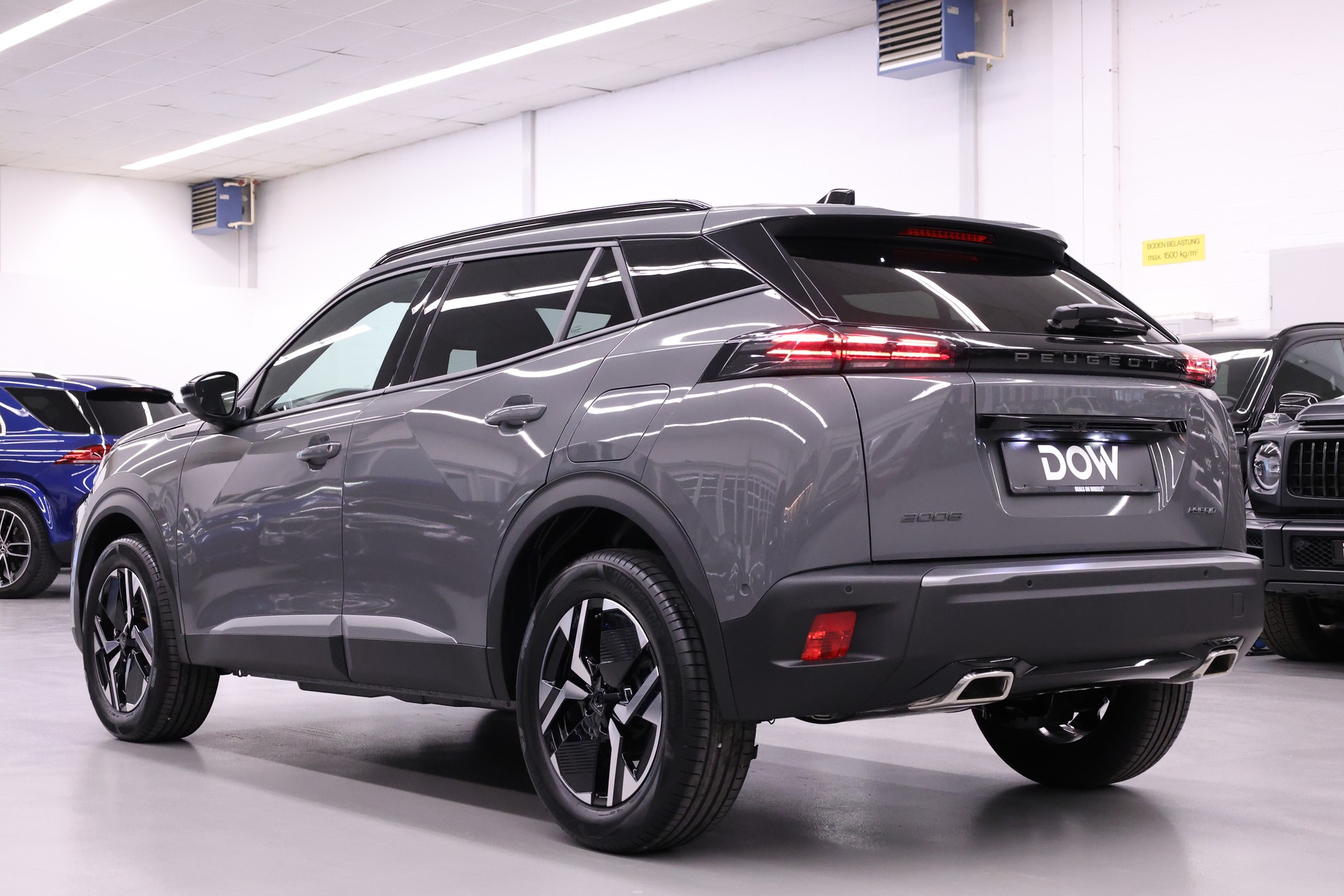 PEUGEOT 2008 1.2 Hybrid 145 Allure Premium-image-6