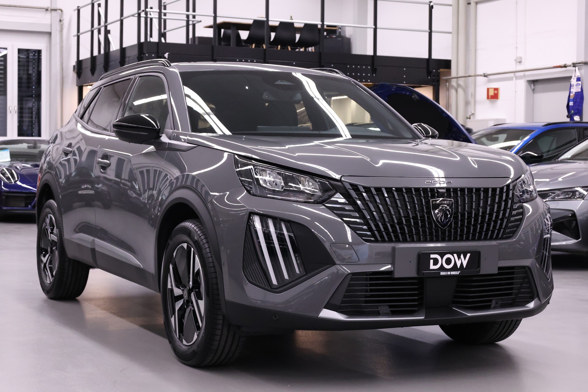 PEUGEOT 2008 1.2 Hybrid 145 Allure Premium-showroom-element-1