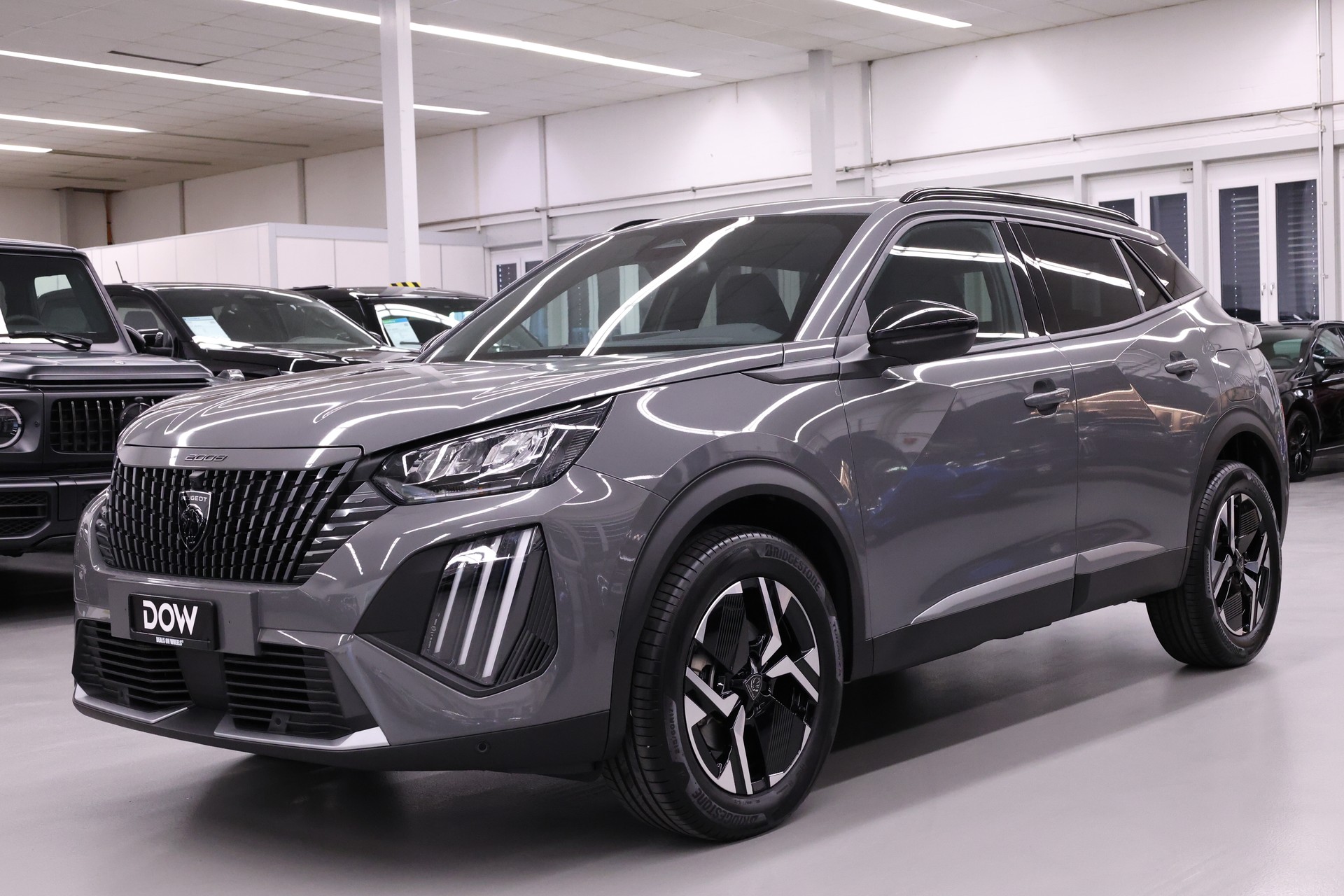 PEUGEOT 2008 1.2 Hybrid 145 Allure Premium-showroom-element-2