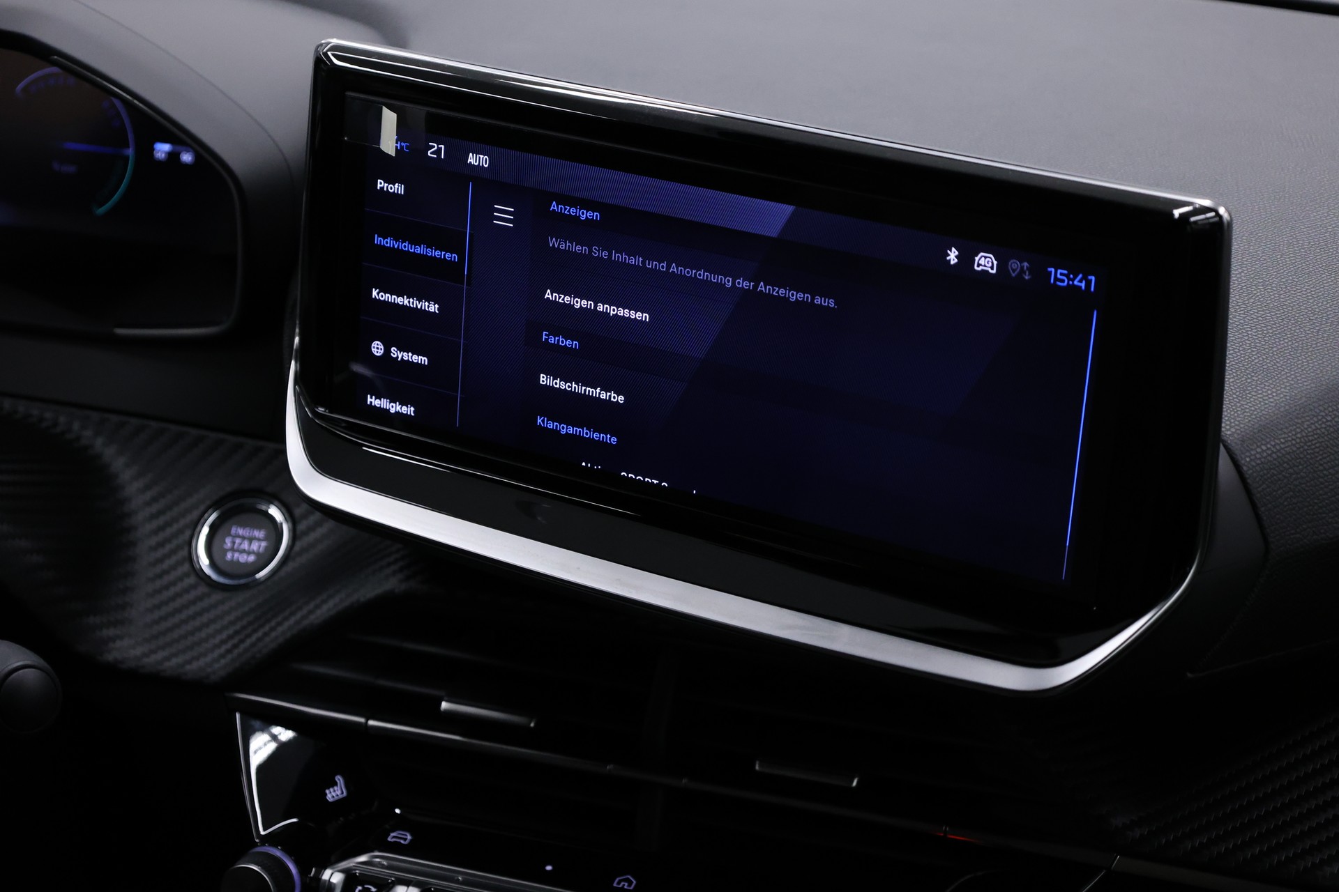 PEUGEOT 2008 1.2 Hybrid 145 Allure Premium-image-17