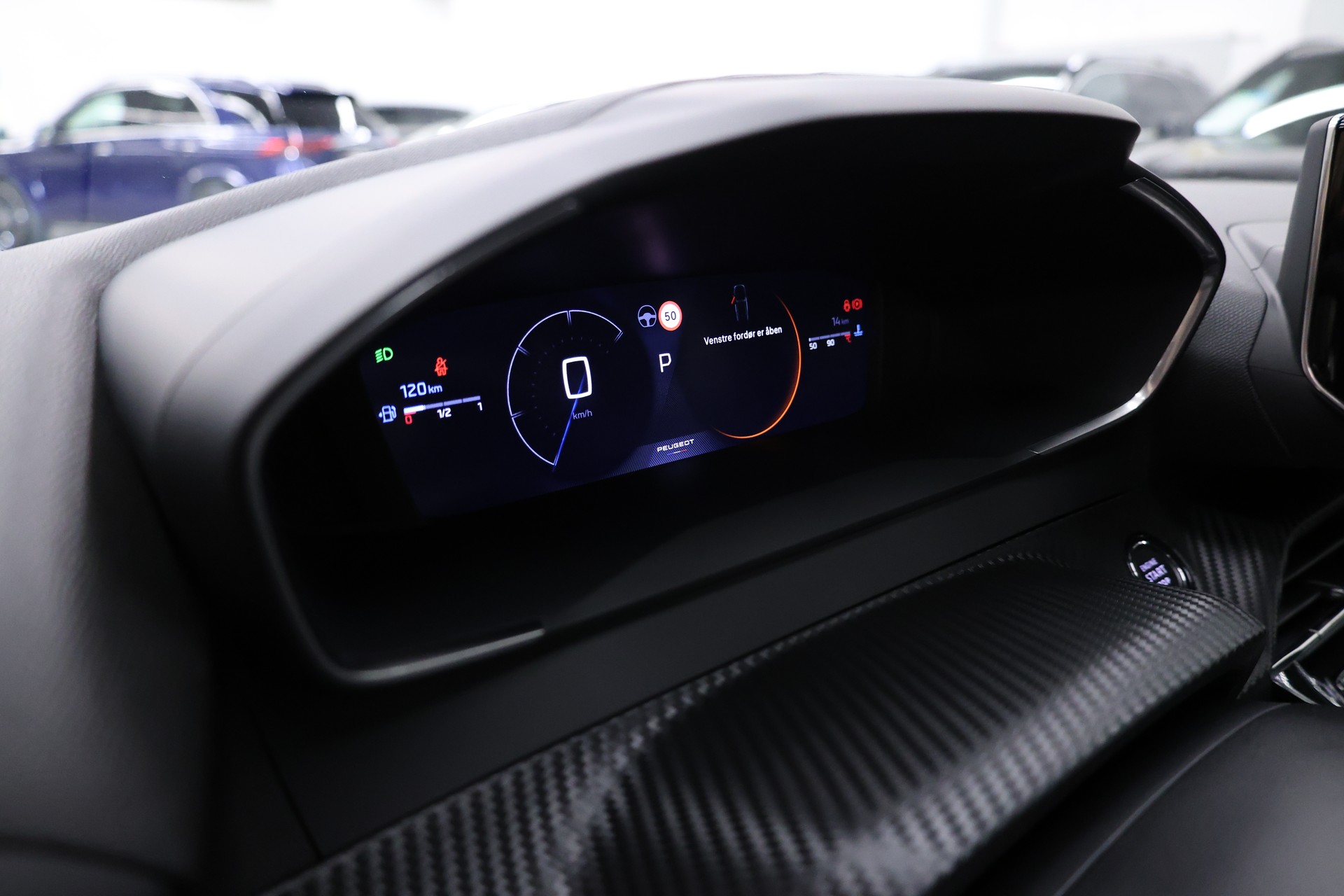 PEUGEOT 2008 1.2 Hybrid 145 Allure Premium-image-18