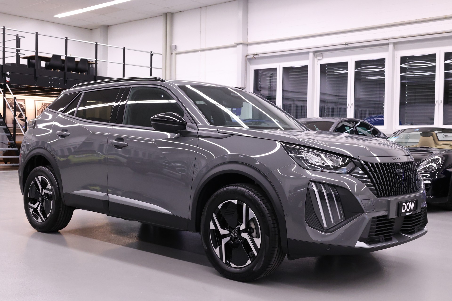 PEUGEOT 2008 1.2 Hybrid 145 Allure Premium-showroom-element-3