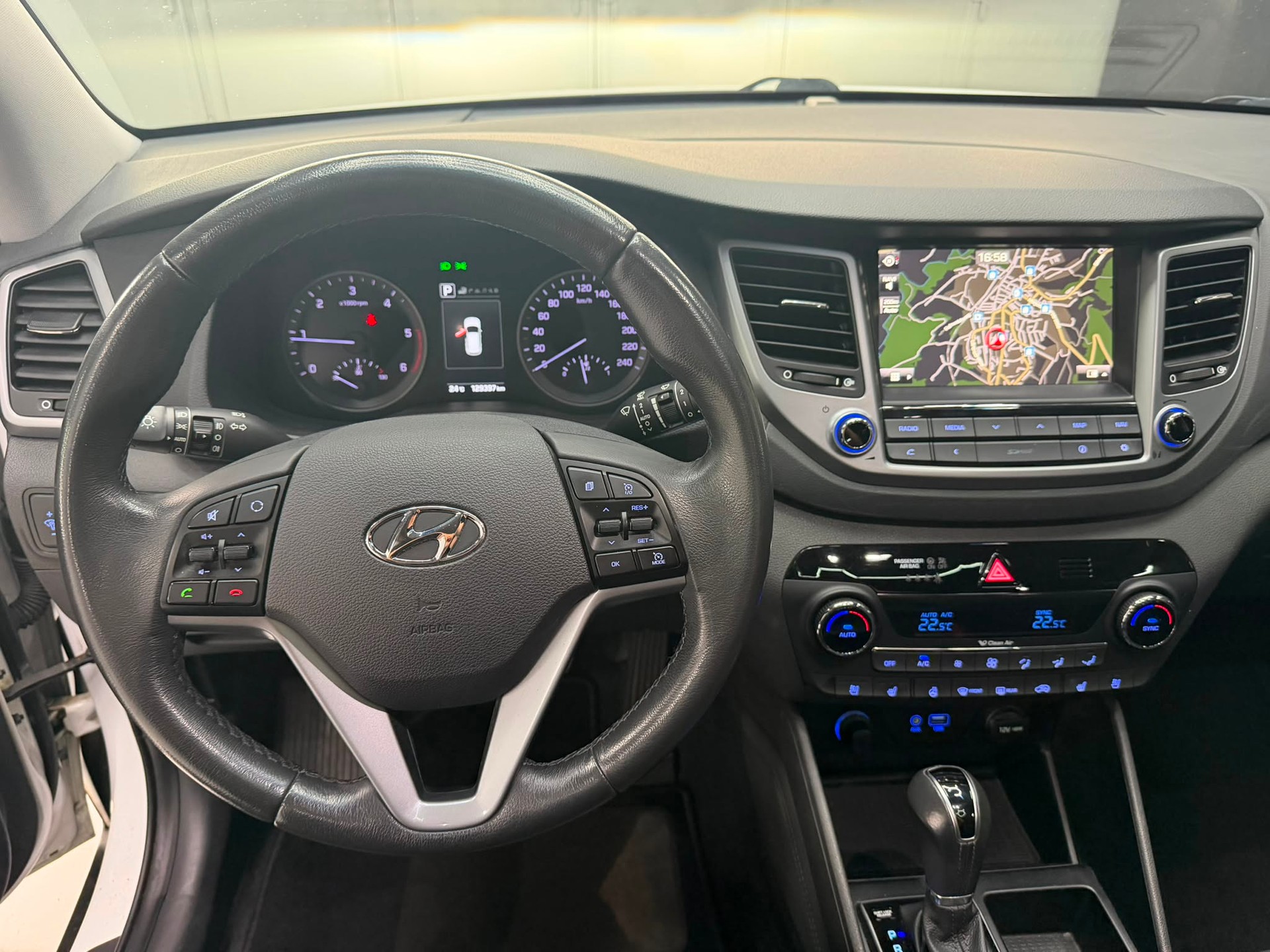 HYUNDAI Tucson 2.0 CRDI Launch Edition 4WD Automatic-image-7