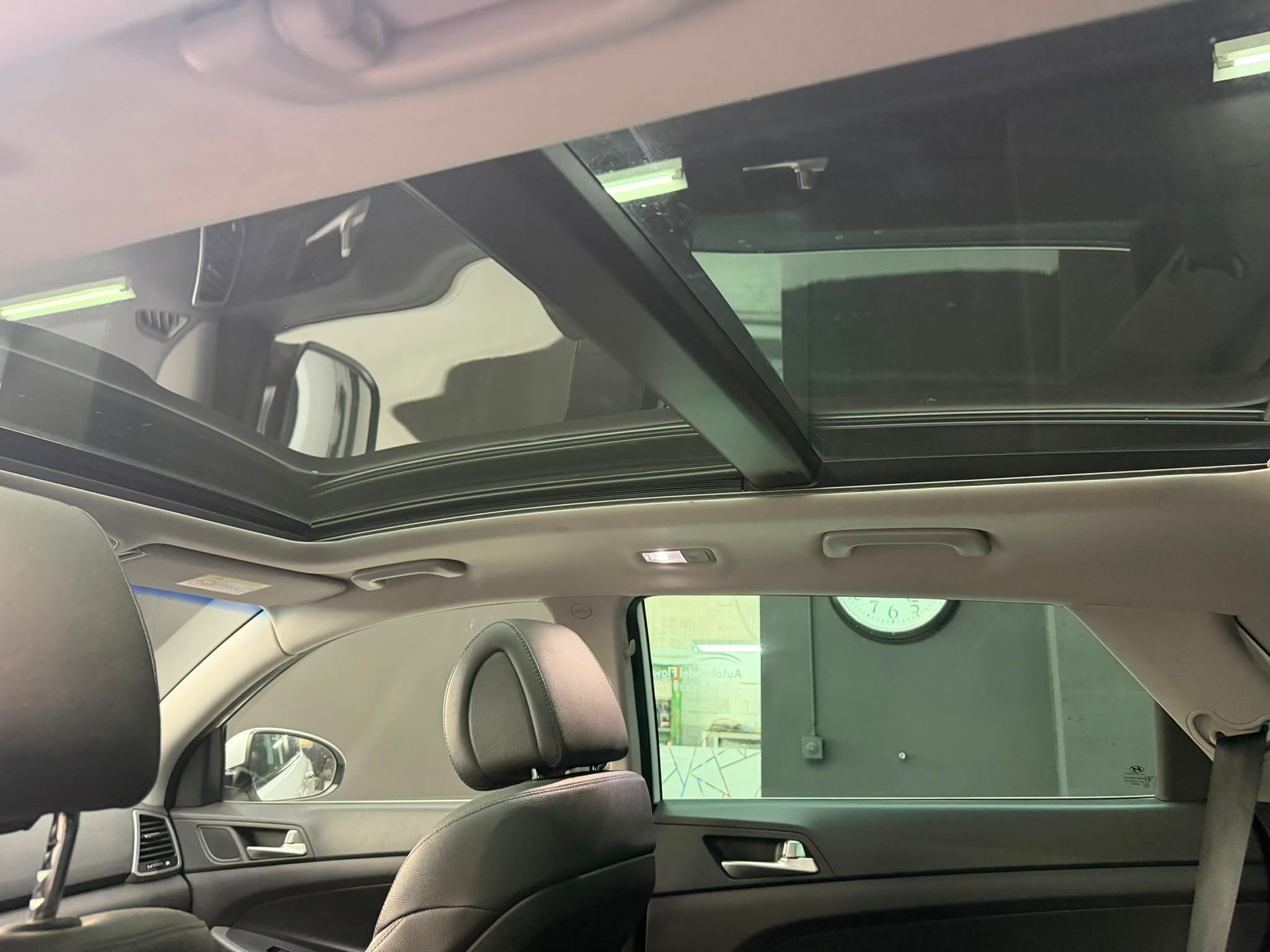 HYUNDAI Tucson 2.0 CRDI Launch Edition 4WD Automatic-image-12
