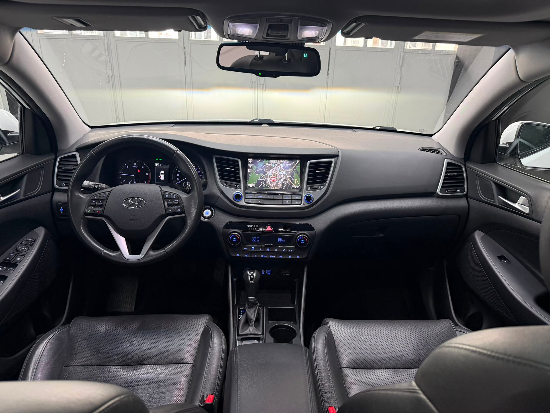 HYUNDAI Tucson 2.0 CRDI Launch Edition 4WD Automatic-image-4