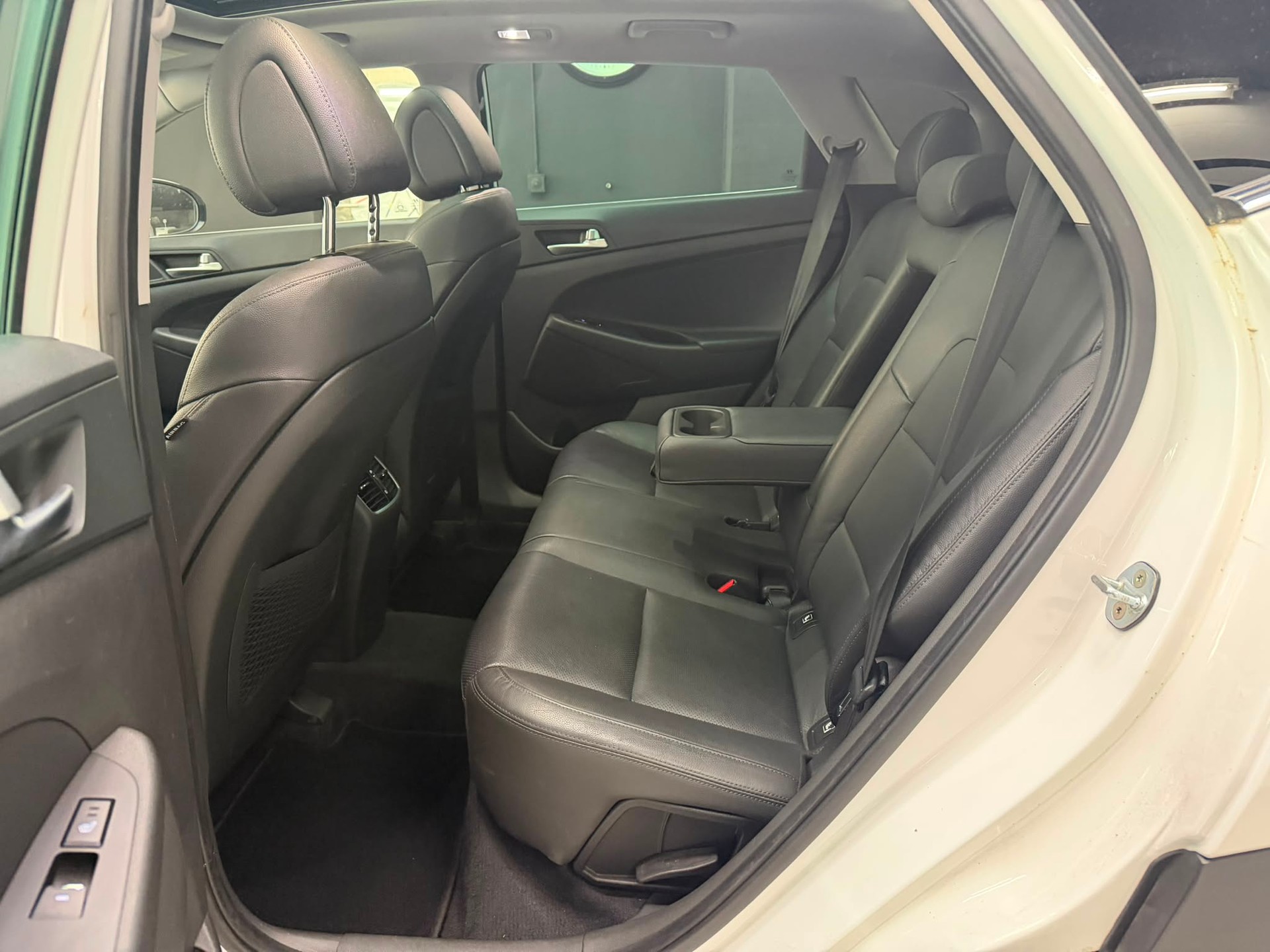 HYUNDAI Tucson 2.0 CRDI Launch Edition 4WD Automatic-image-11