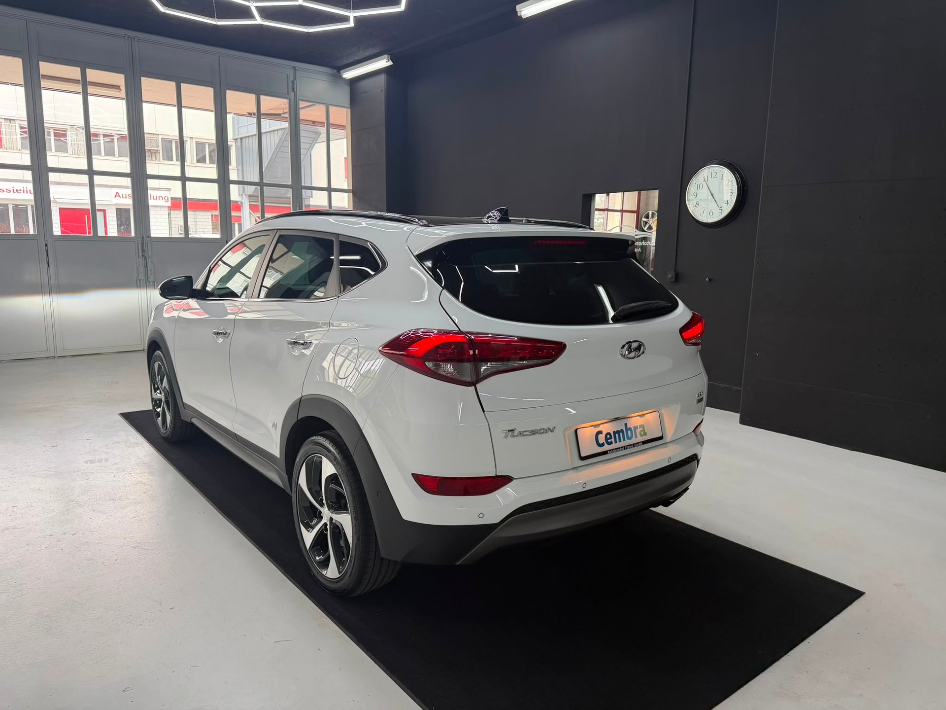 HYUNDAI Tucson 2.0 CRDI Launch Edition 4WD Automatic-image-15