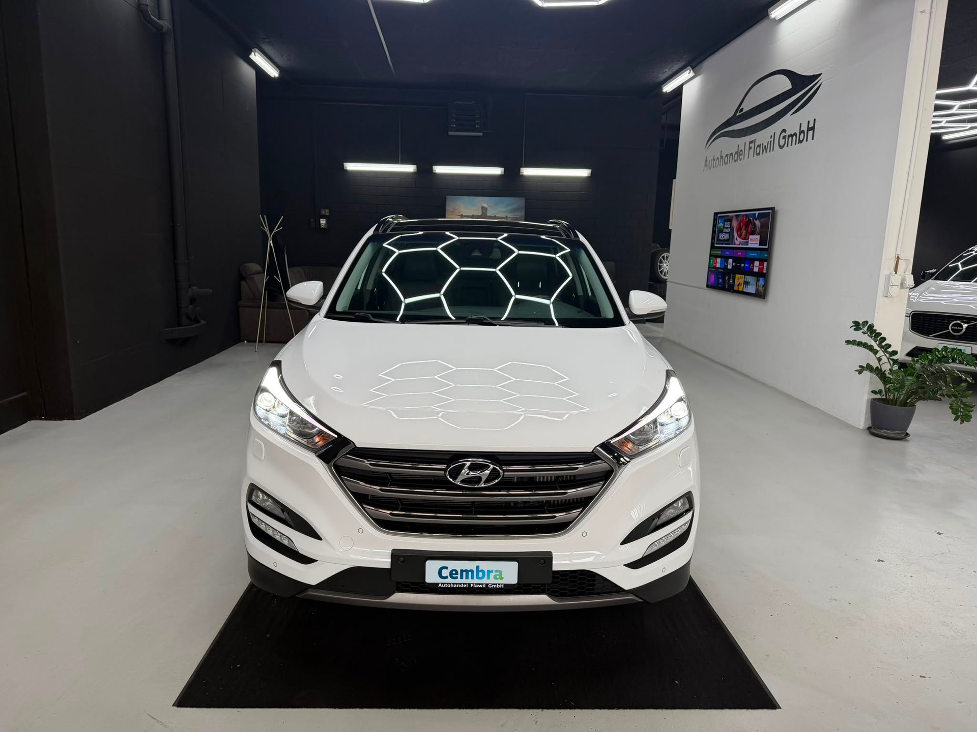 HYUNDAI Tucson 2.0 CRDI Launch Edition 4WD Automatic-image-1