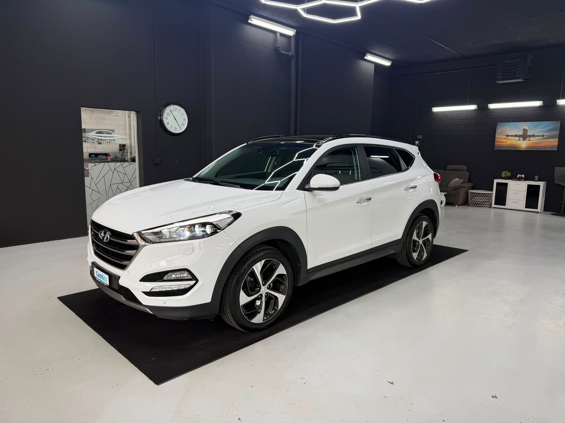 HYUNDAI Tucson 2.0 CRDI Launch Edition 4WD Automatic-image-2