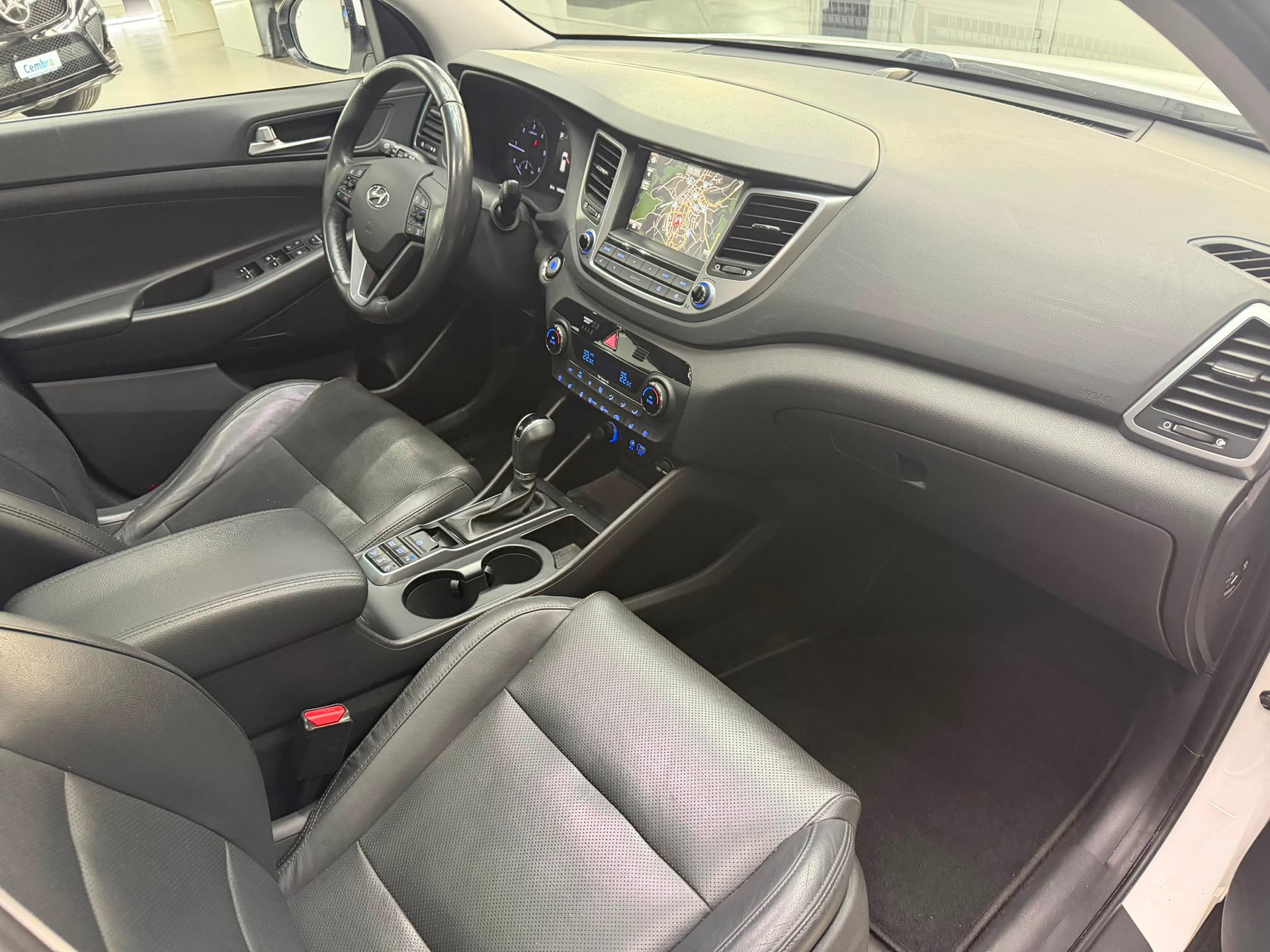 HYUNDAI Tucson 2.0 CRDI Launch Edition 4WD Automatic-image-6