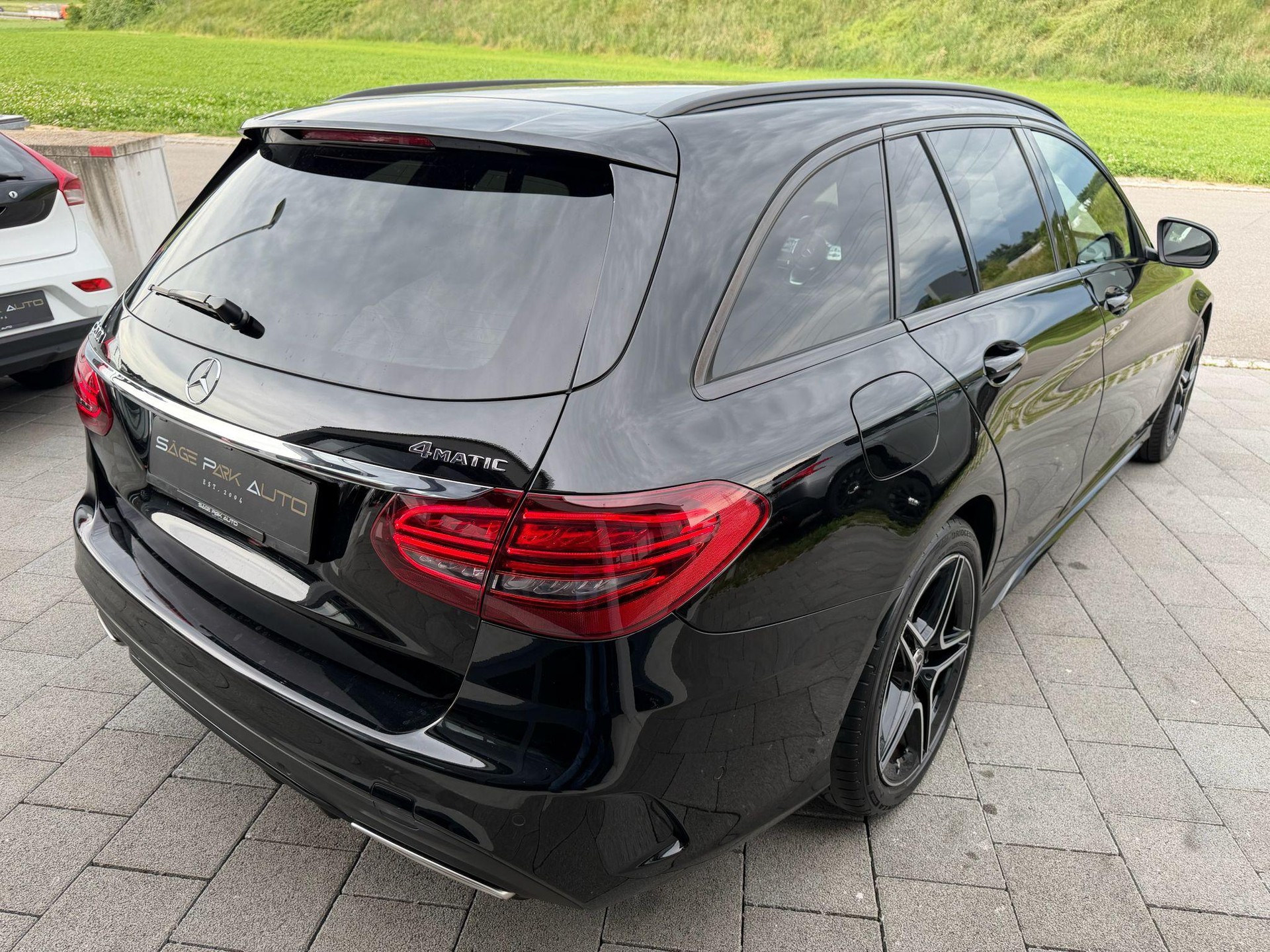 MERCEDES-BENZ C 200 Swiss Star AMG Line 4m Kombi-image-6