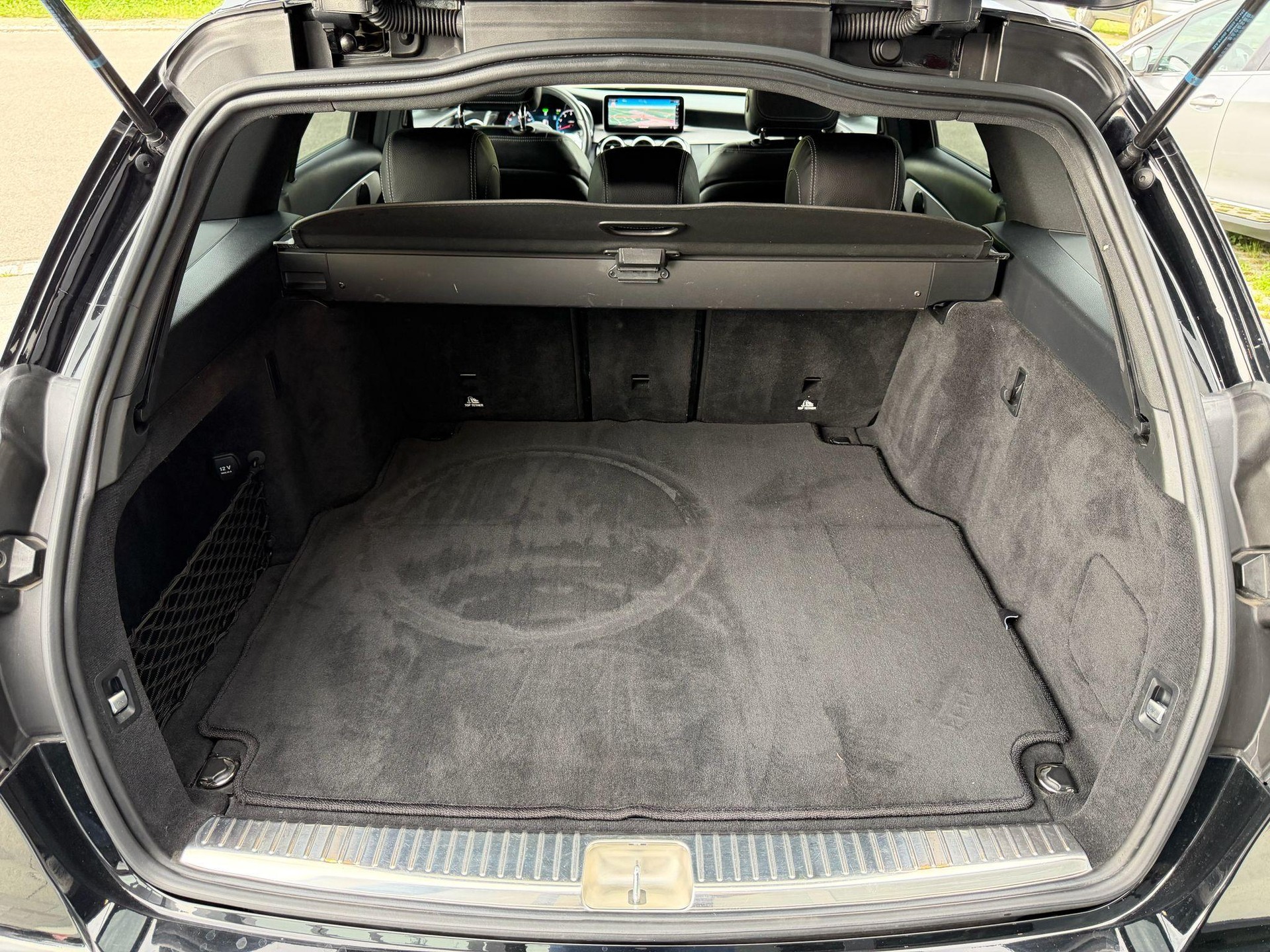 MERCEDES-BENZ C 200 Swiss Star AMG Line 4m Kombi-image-24