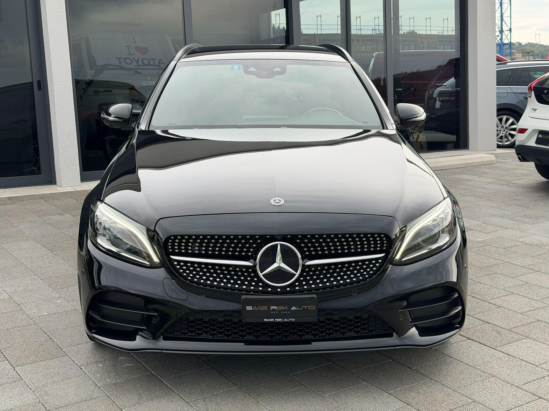 MERCEDES-BENZ C 200 Swiss Star AMG Line 4m Kombi-image-2