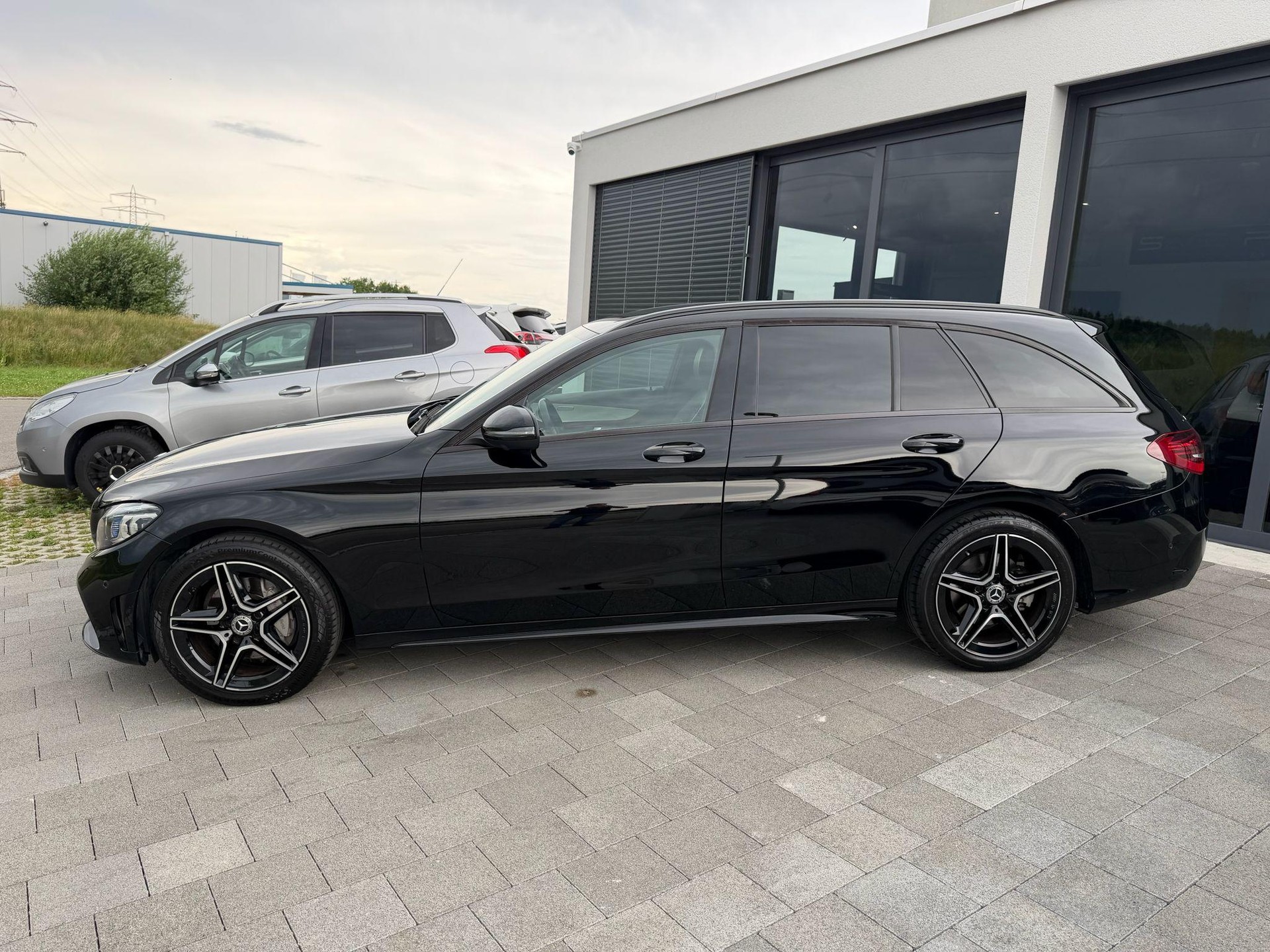 MERCEDES-BENZ C 200 Swiss Star AMG Line 4m Kombi-image-27