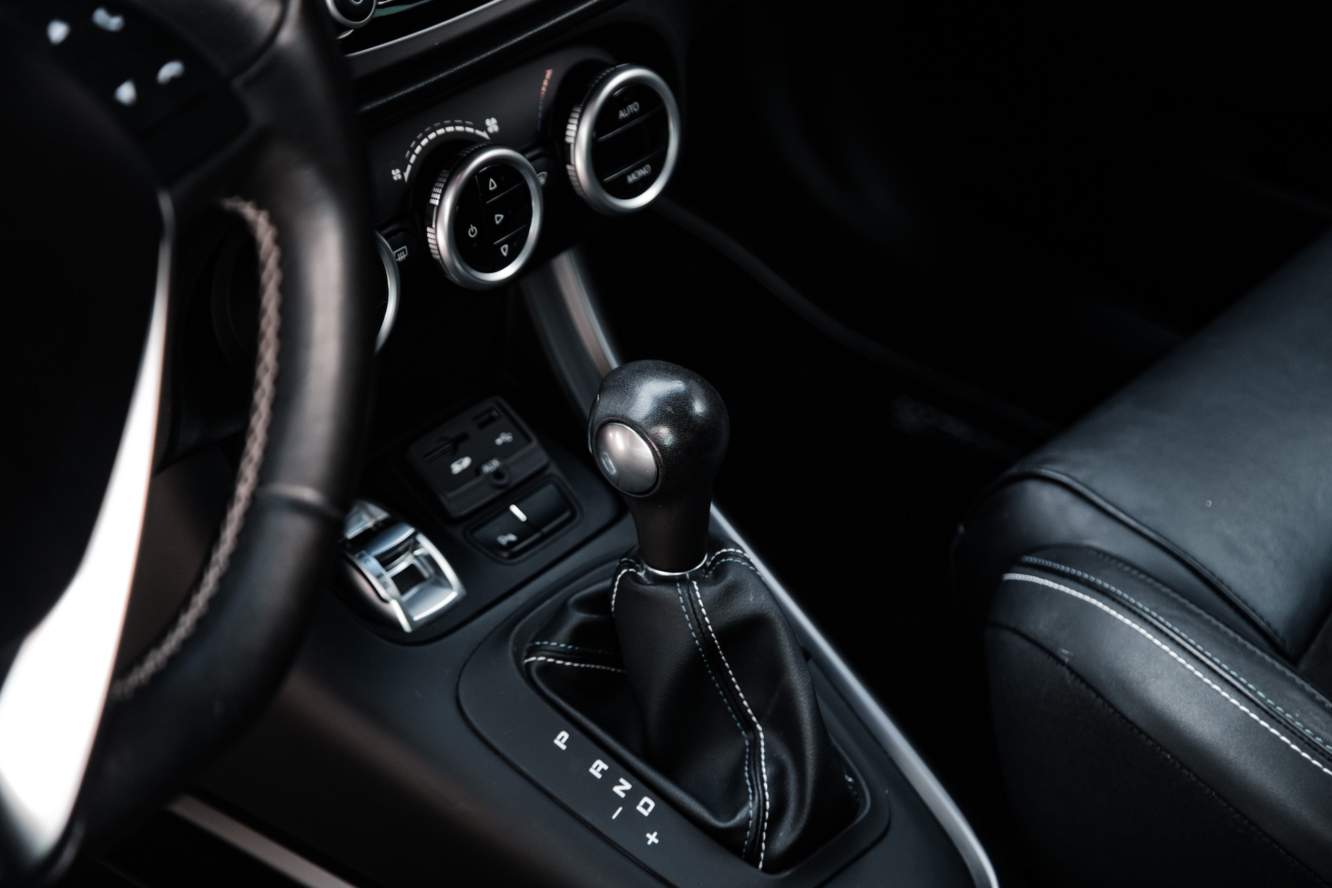 ALFA ROMEO Giulietta 1750 TBi Quadrifoglio Verde TCT-image-13