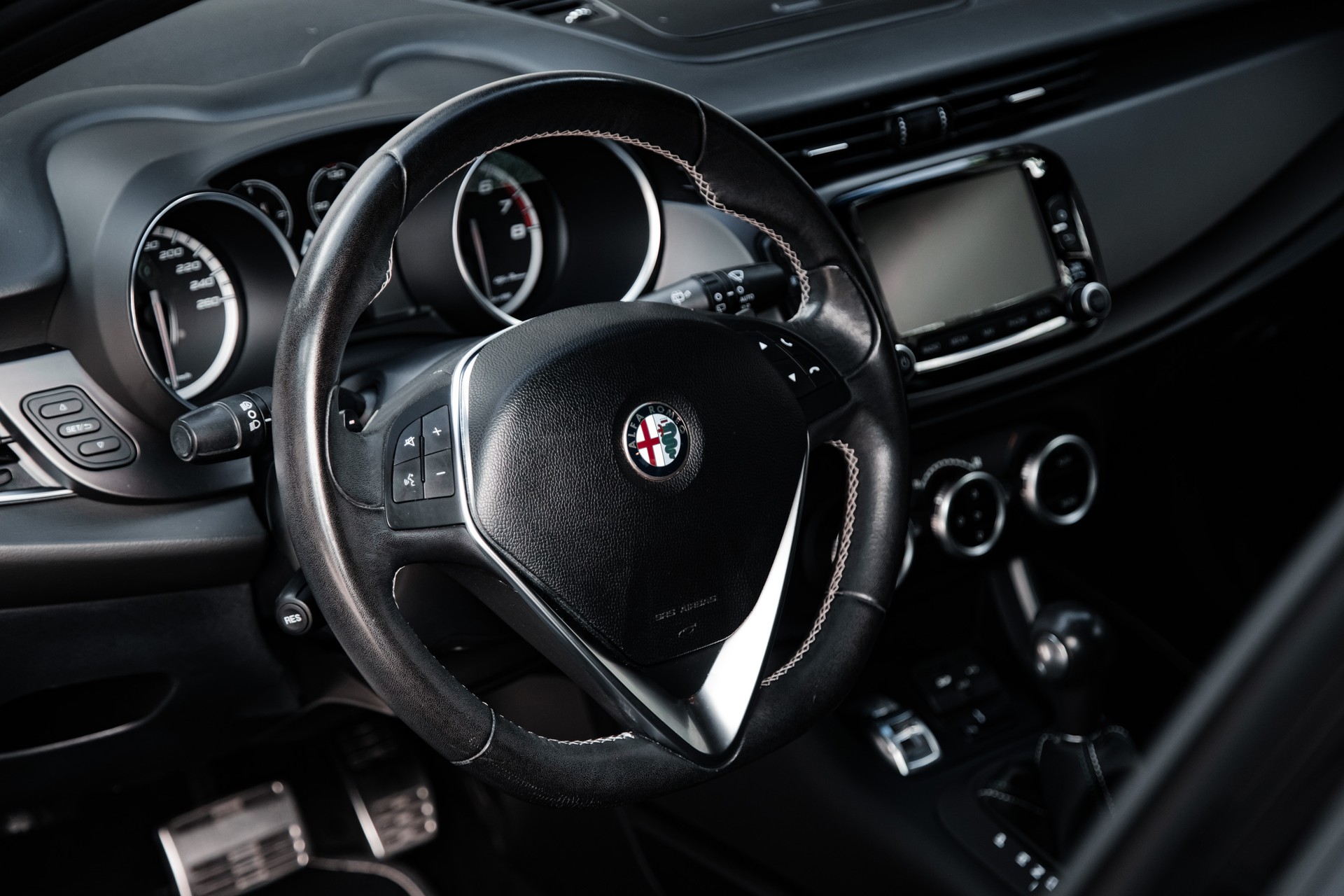 ALFA ROMEO Giulietta 1750 TBi Quadrifoglio Verde TCT-image-12