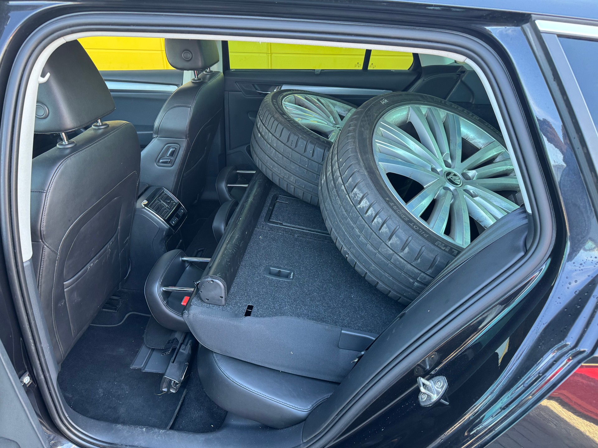 SKODA Superb Combi 2.0 TDi Style 4x4 DSG-image-14