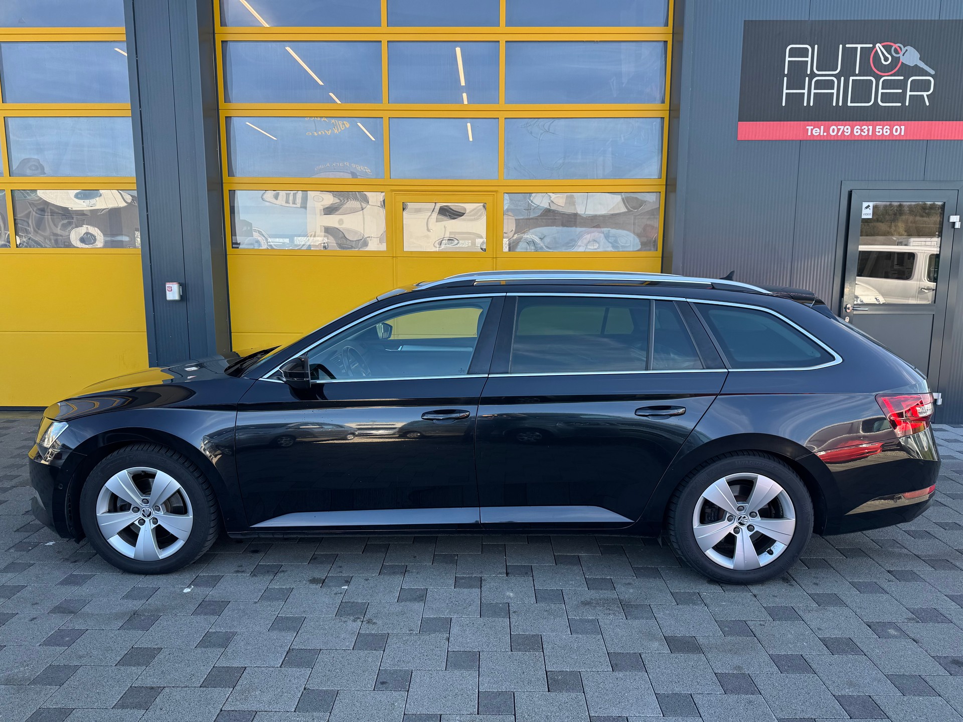 SKODA Superb Combi 2.0 TDi Style 4x4 DSG-image-7