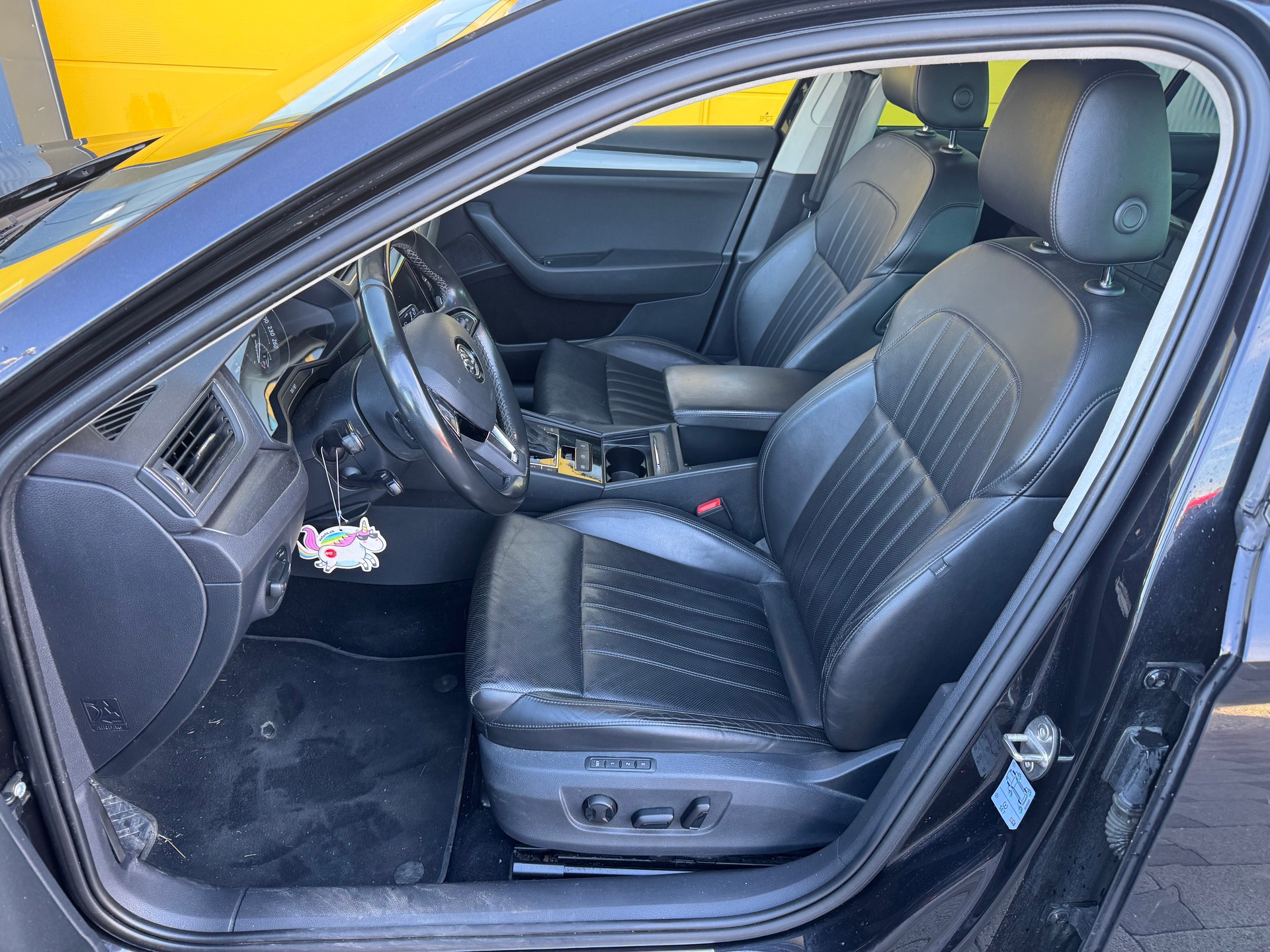 SKODA Superb Combi 2.0 TDi Style 4x4 DSG-image-9