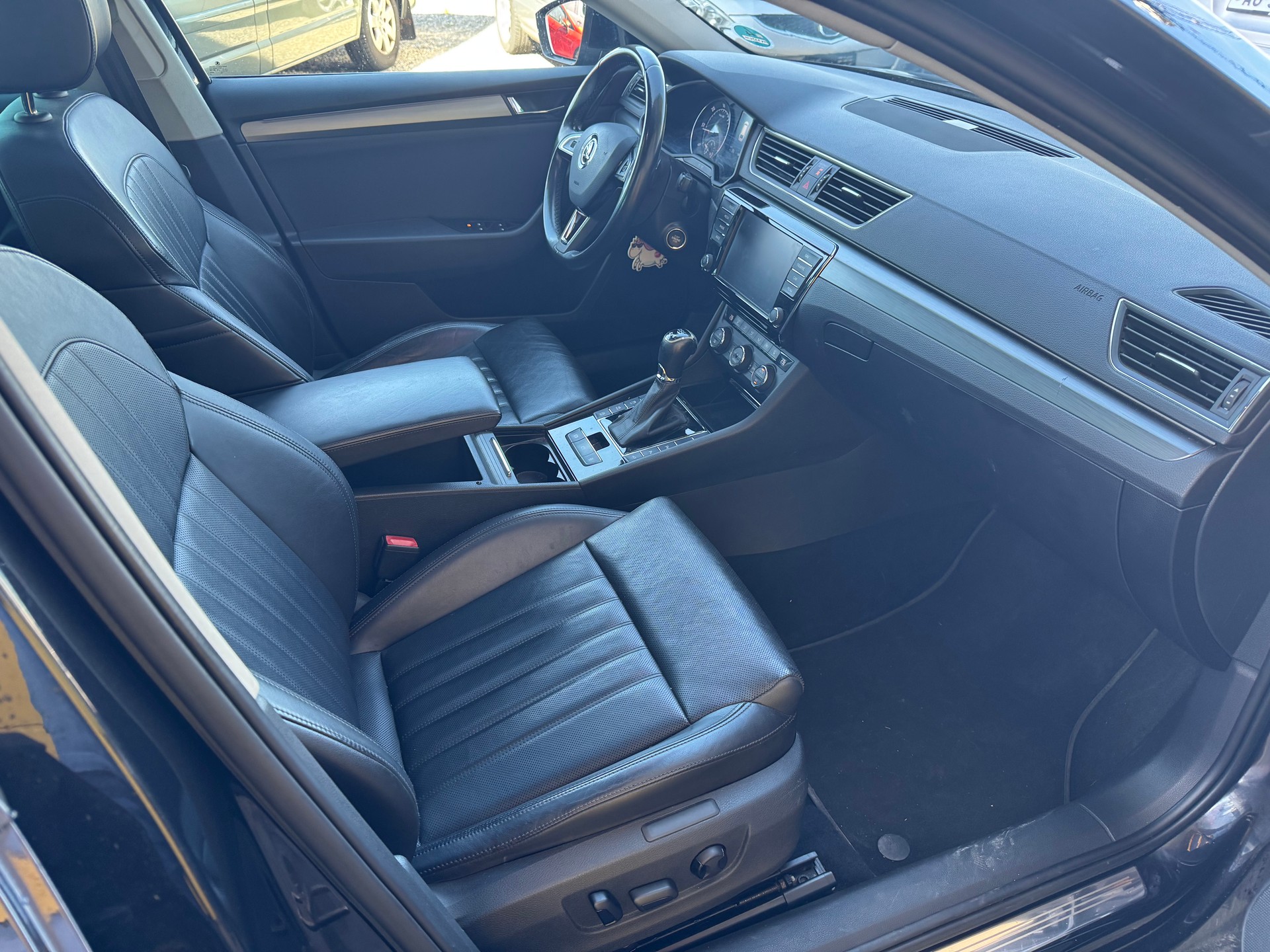 SKODA Superb Combi 2.0 TDi Style 4x4 DSG-image-13