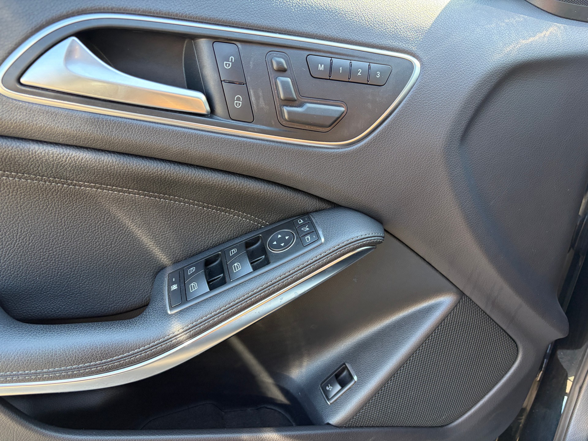 MERCEDES-BENZ GLA 250 AMG Line 4Matic 7G-DCT-image-12