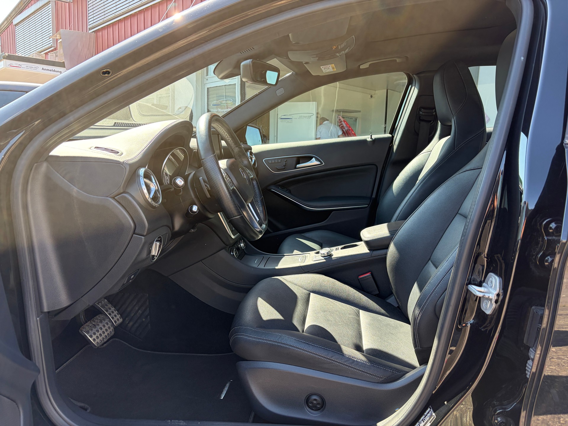 MERCEDES-BENZ GLA 250 AMG Line 4Matic 7G-DCT-image-7