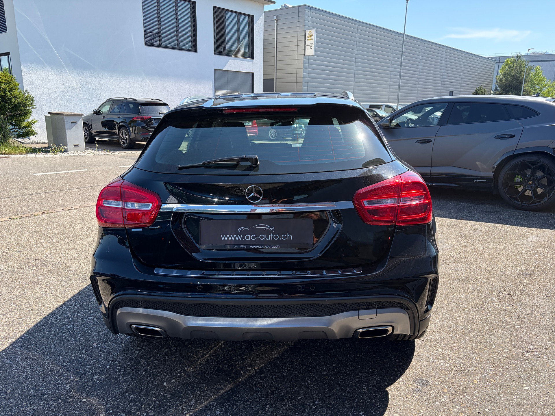 MERCEDES-BENZ GLA 250 AMG Line 4Matic 7G-DCT-image-3