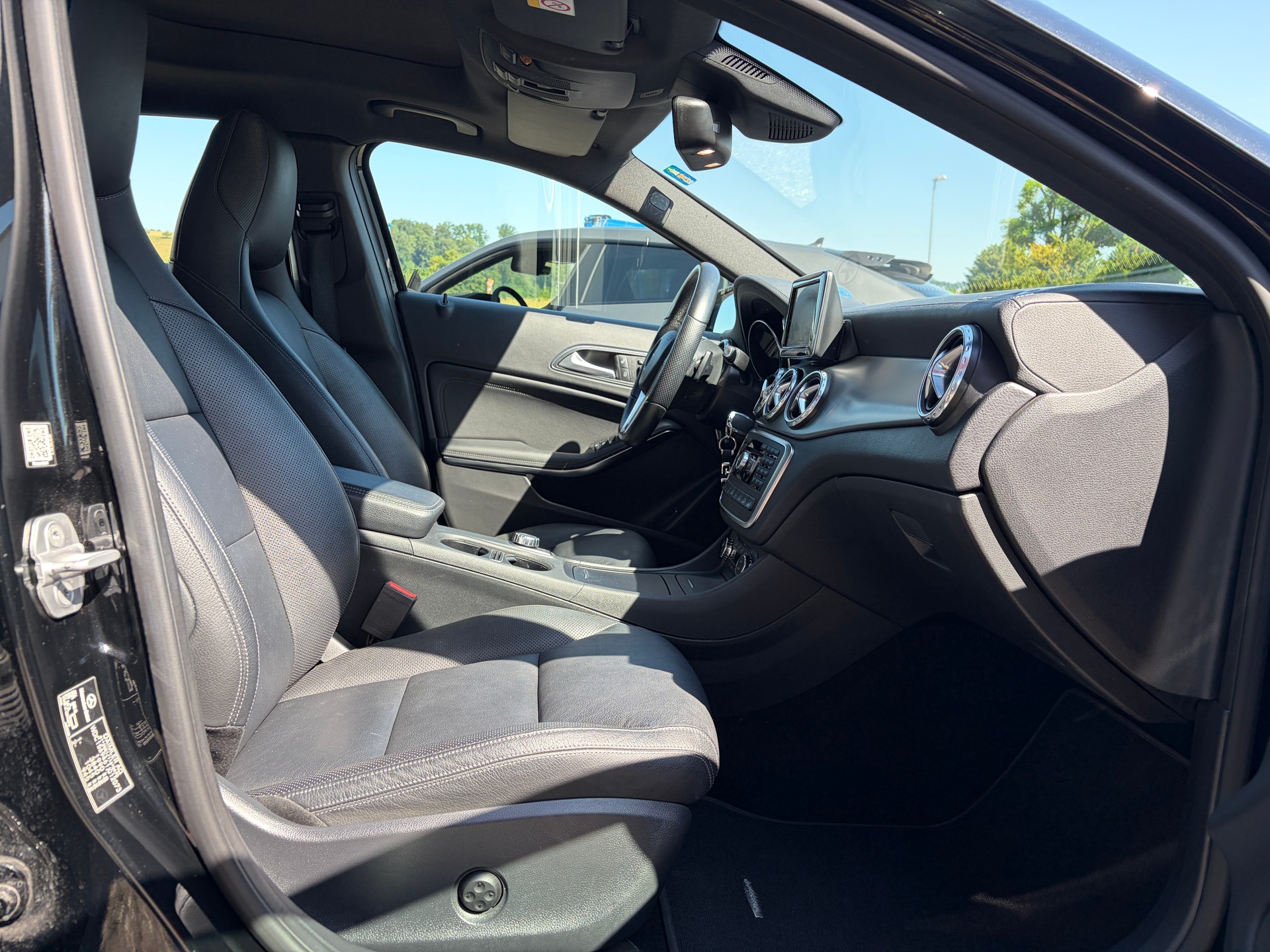 MERCEDES-BENZ GLA 250 AMG Line 4Matic 7G-DCT-image-15
