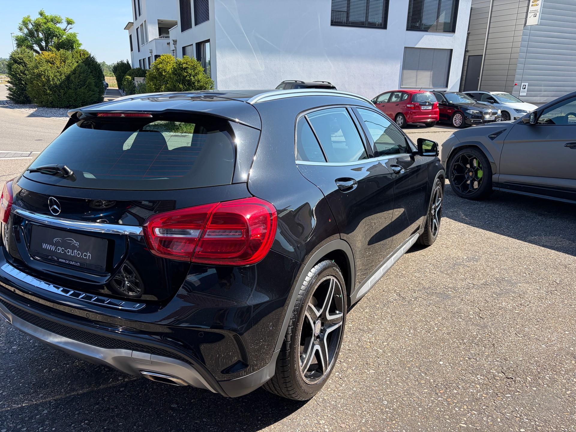 MERCEDES-BENZ GLA 250 AMG Line 4Matic 7G-DCT-image-4