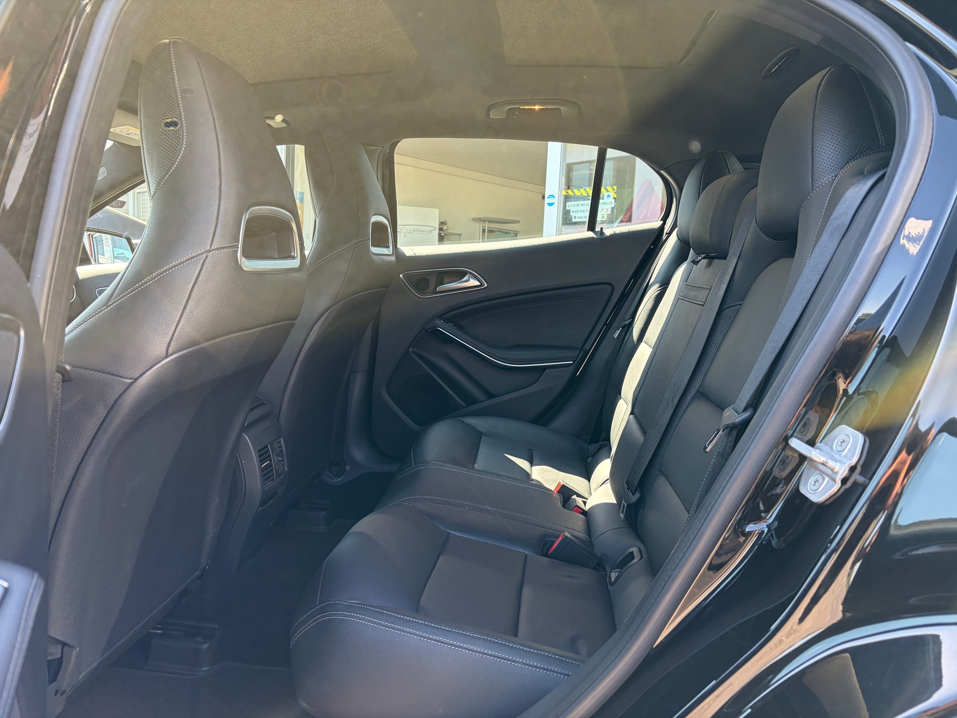MERCEDES-BENZ GLA 250 AMG Line 4Matic 7G-DCT-image-13