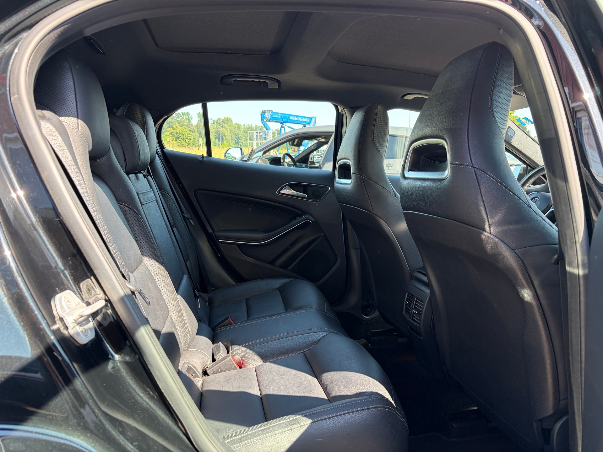 MERCEDES-BENZ GLA 250 AMG Line 4Matic 7G-DCT-image-14