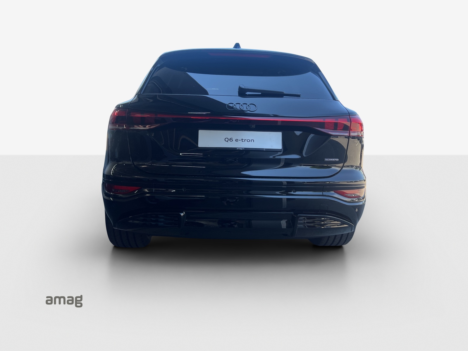 AUDI Q6 e-tron quattro-showroom-element-3