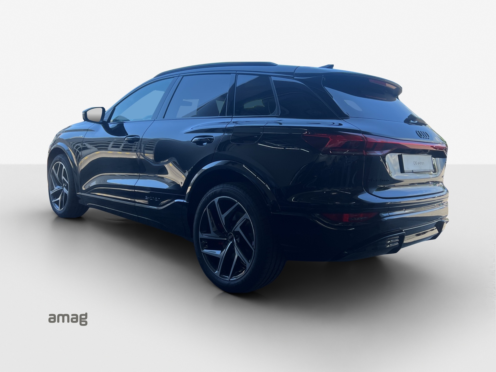 AUDI Q6 e-tron quattro-showroom-element-2