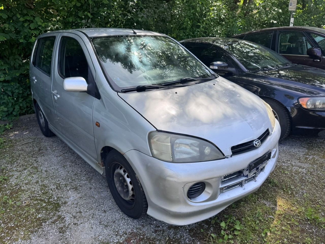 DAIHATSU YRV 1.3i 16V V-Line-image-2