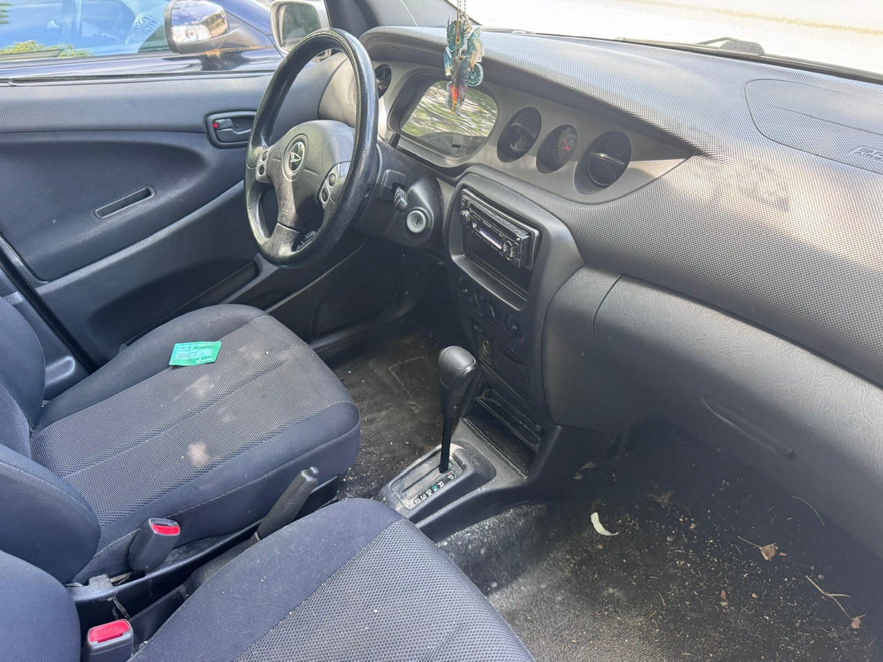 DAIHATSU YRV 1.3i 16V V-Line-image-4
