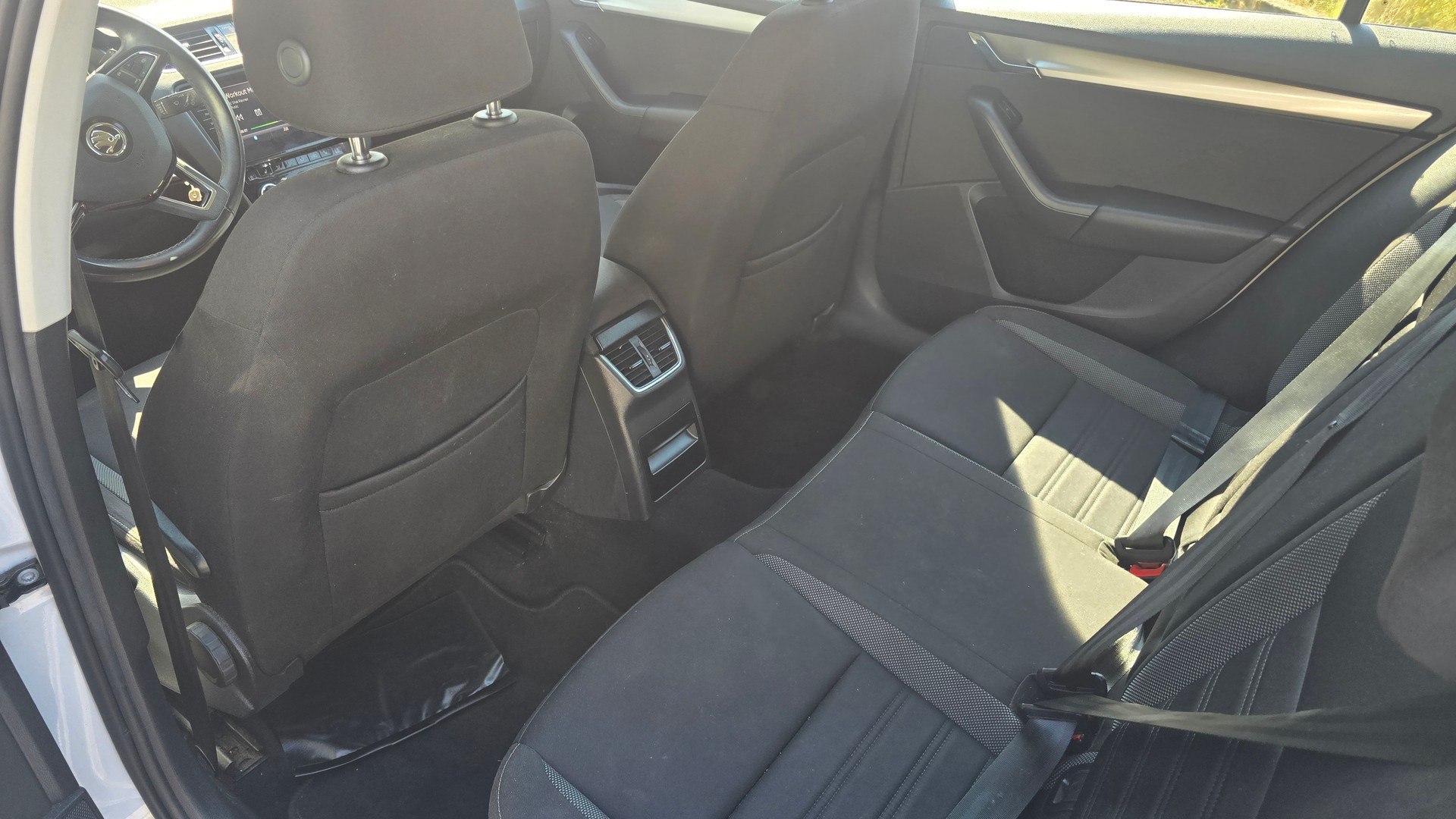 SKODA Octavia Combi 2.0 TDI Ambition *FRISCH AB MFK-image-7