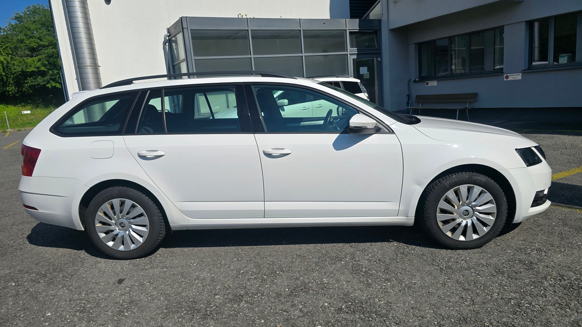 SKODA Octavia Combi 2.0 TDI Ambition *FRISCH AB MFK-image-3