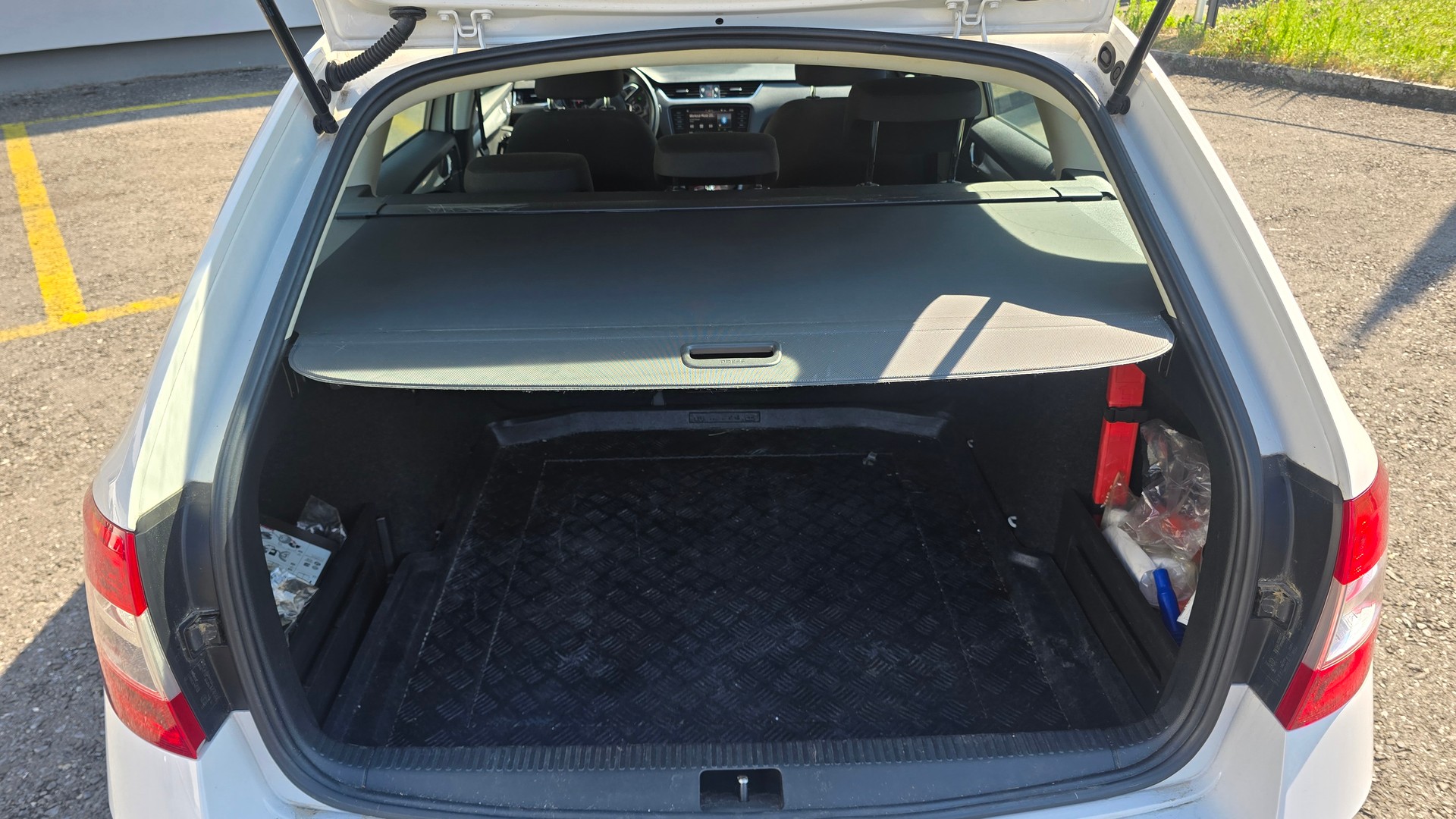 SKODA Octavia Combi 2.0 TDI Ambition *FRISCH AB MFK-image-6