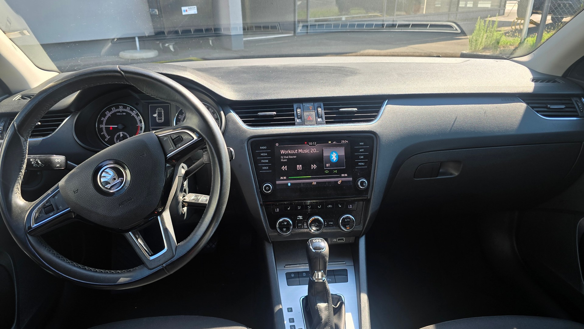 SKODA Octavia Combi 2.0 TDI Ambition *FRISCH AB MFK-image-9