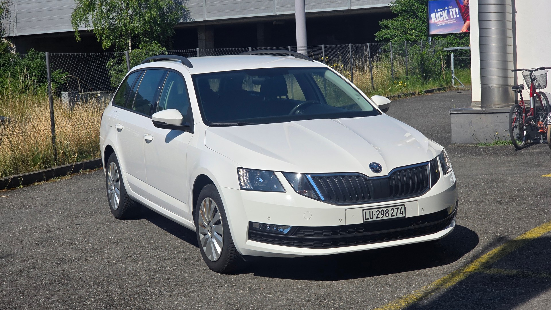 SKODA Octavia Combi 2.0 TDI Ambition *FRISCH AB MFK-image-1