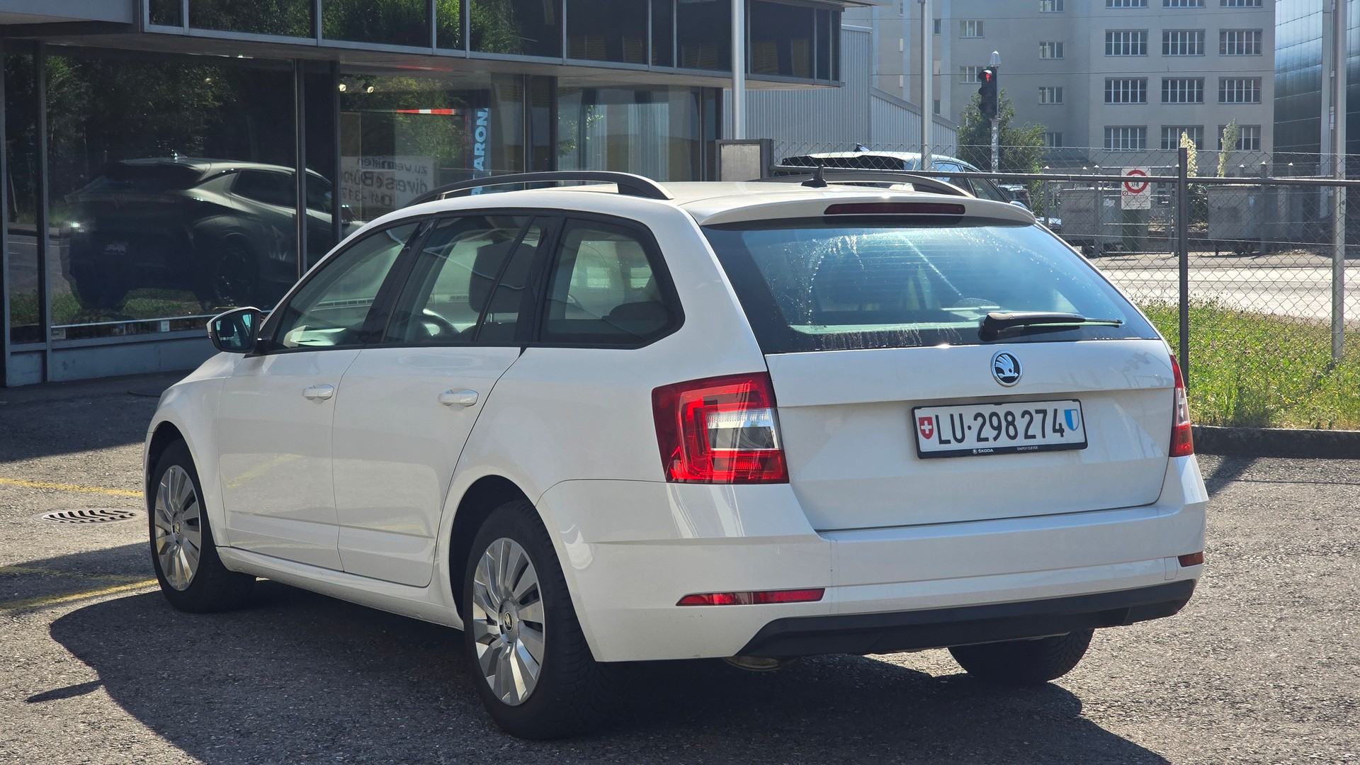 SKODA Octavia Combi 2.0 TDI Ambition *FRISCH AB MFK-image-4