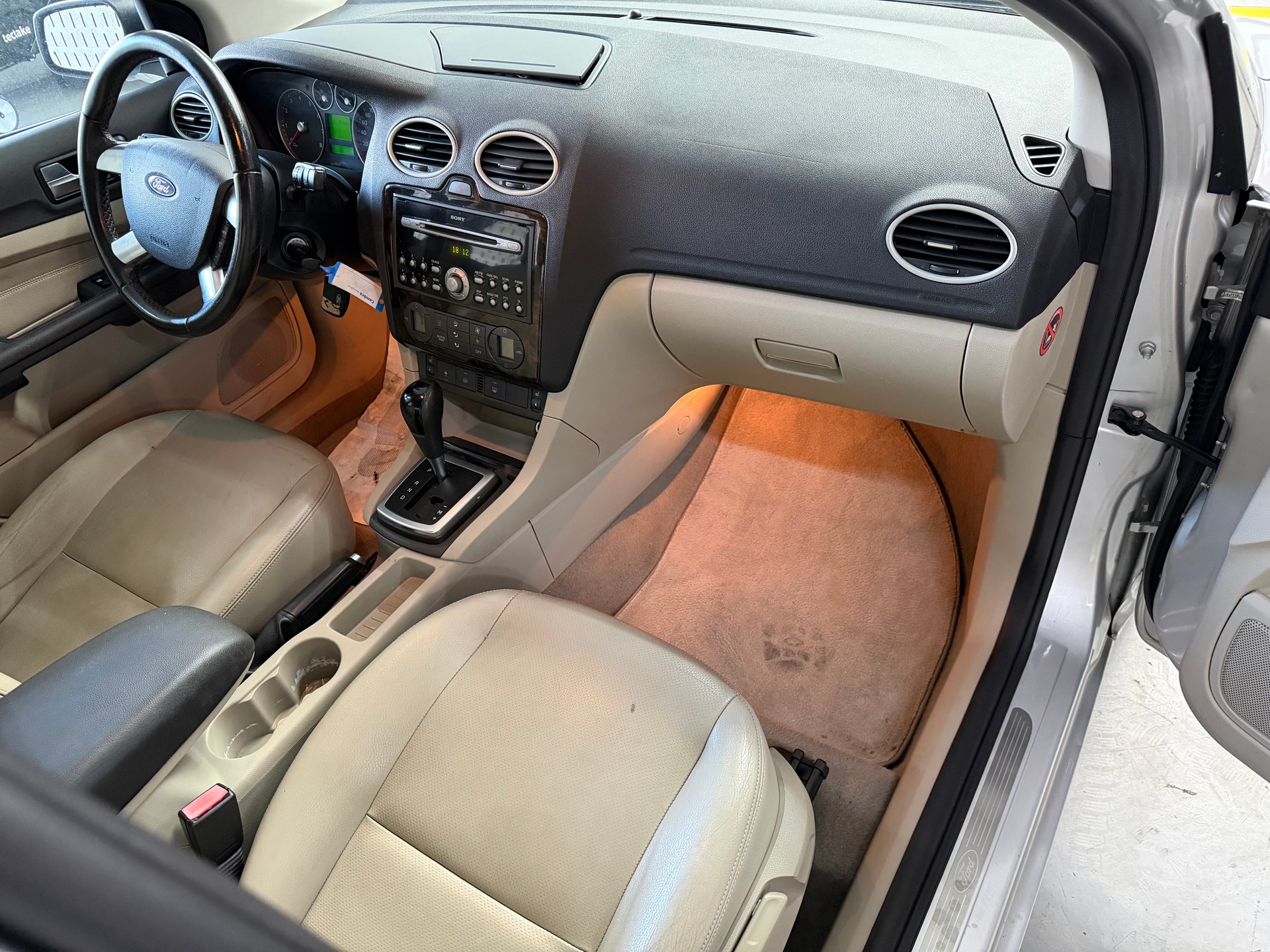 FORD Focus 2.0i Titanium-image-7