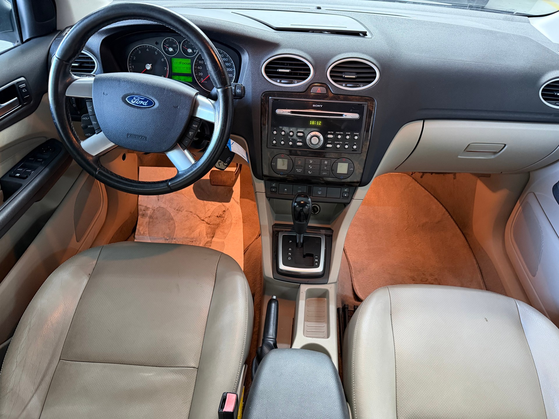 FORD Focus 2.0i Titanium-image-6