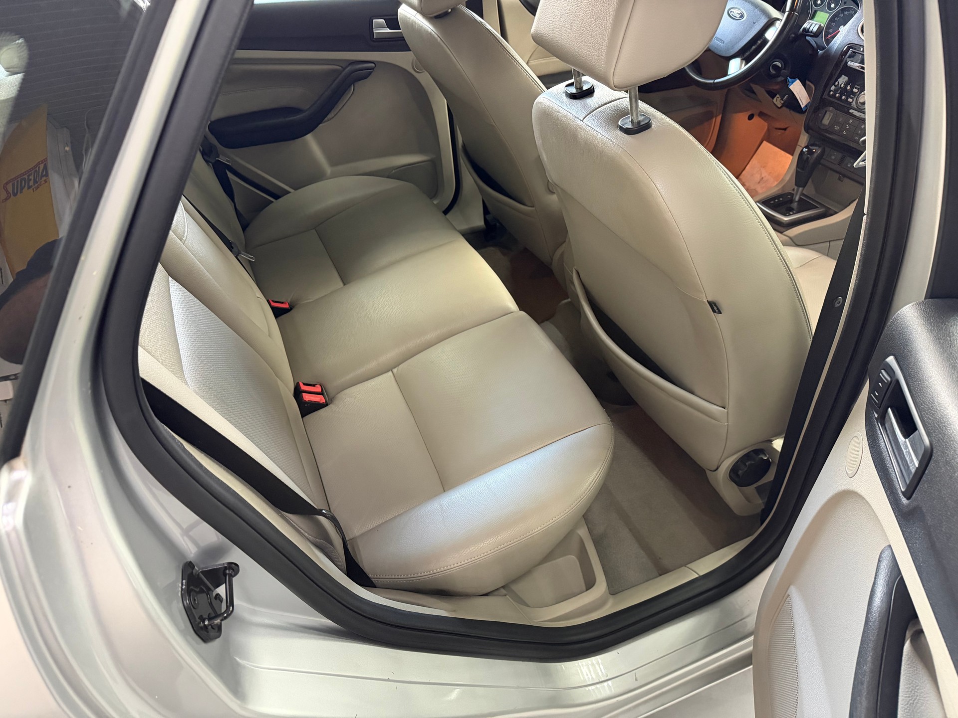 FORD Focus 2.0i Titanium-image-8