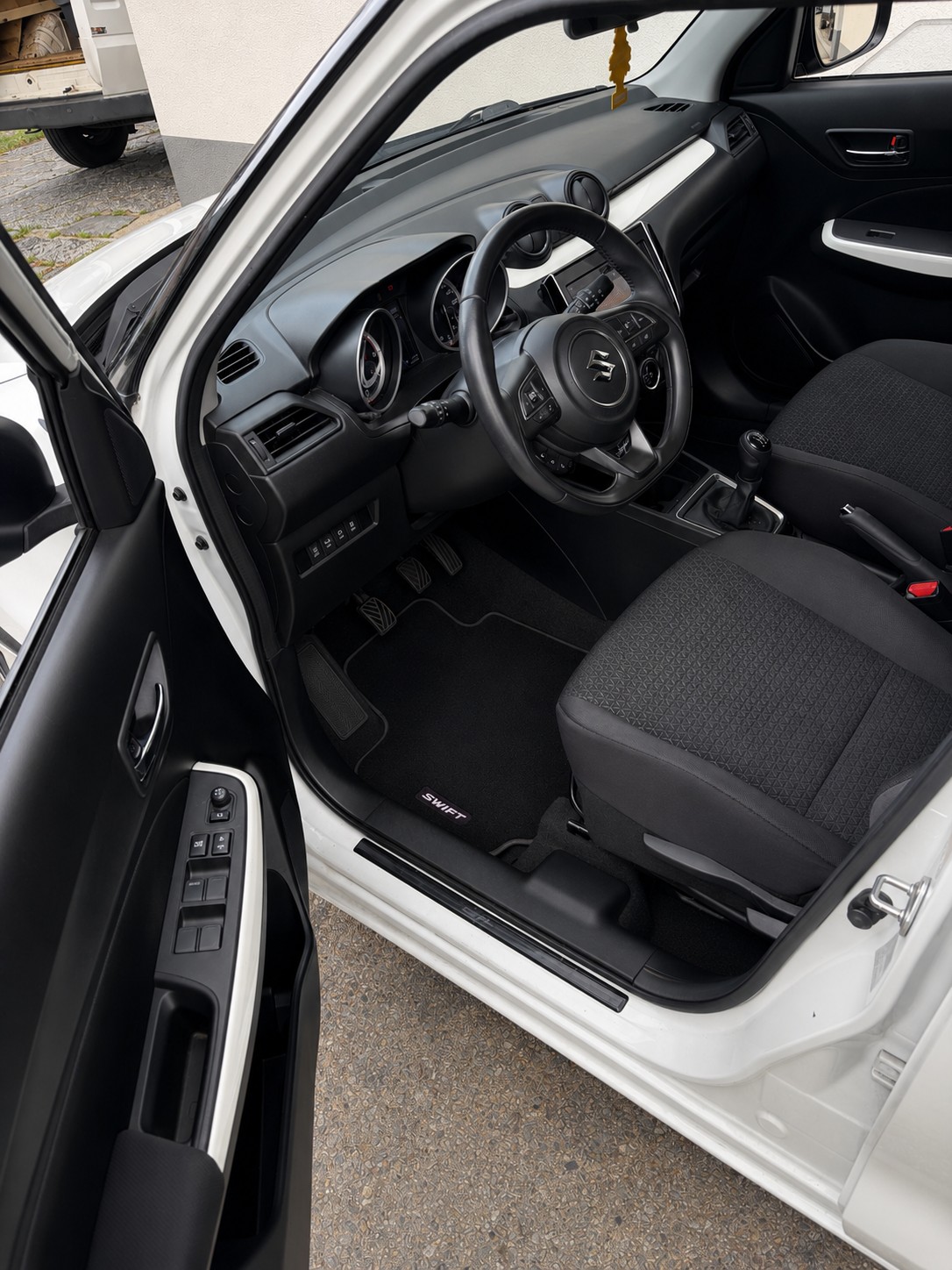 SUZUKI Swift 1.0 12V SHVS Sergio Cellano Top Hybrid-image-12