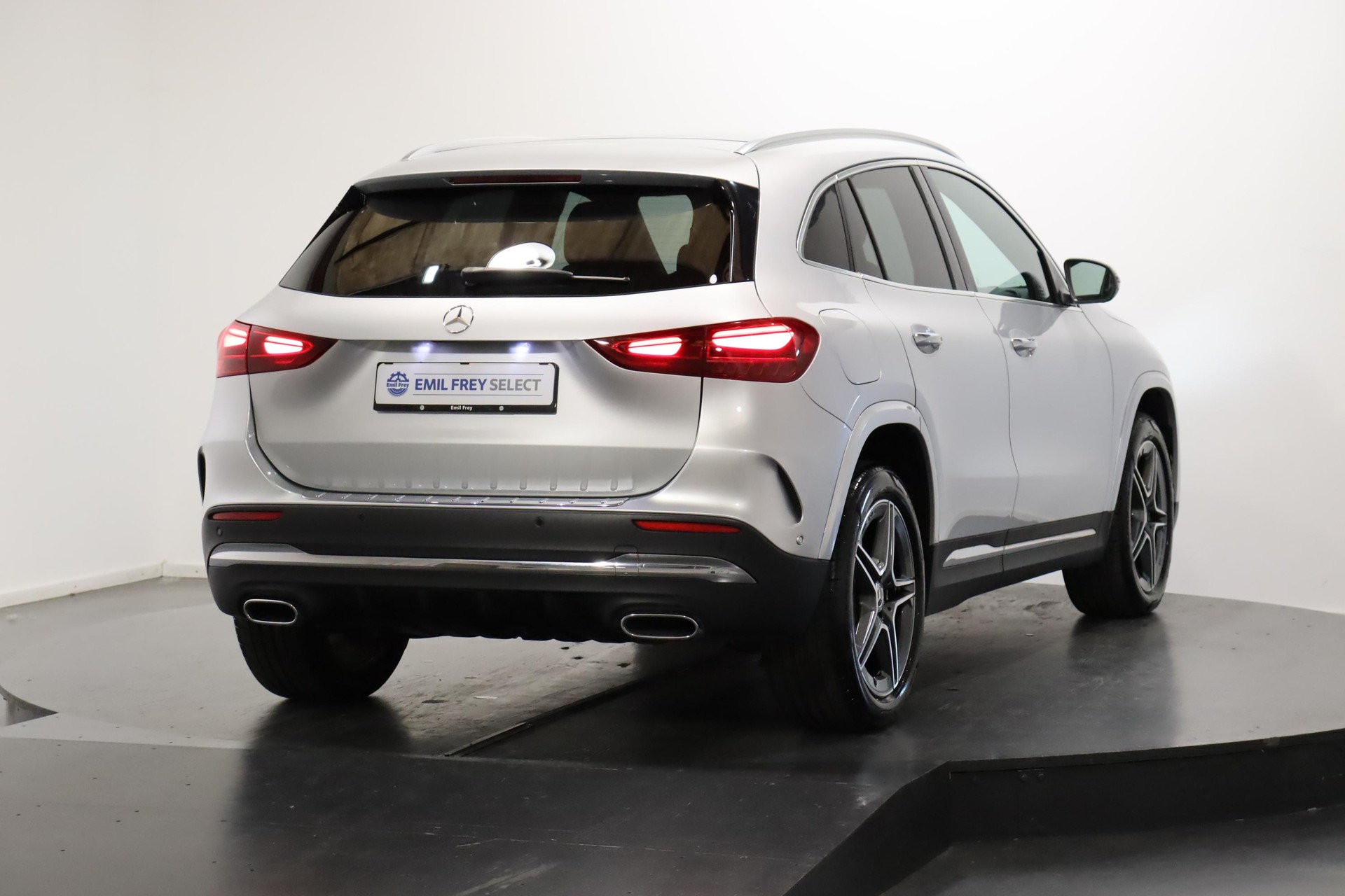 MERCEDES-BENZ GLA 250 e Progressive-image-4