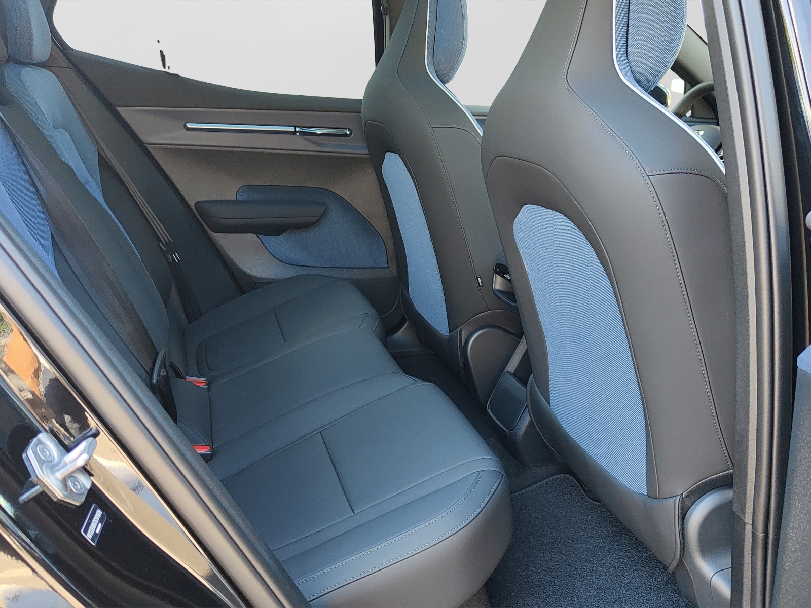 VOLVO EX30 E60 Twin Ultra Performance AWD-image-5