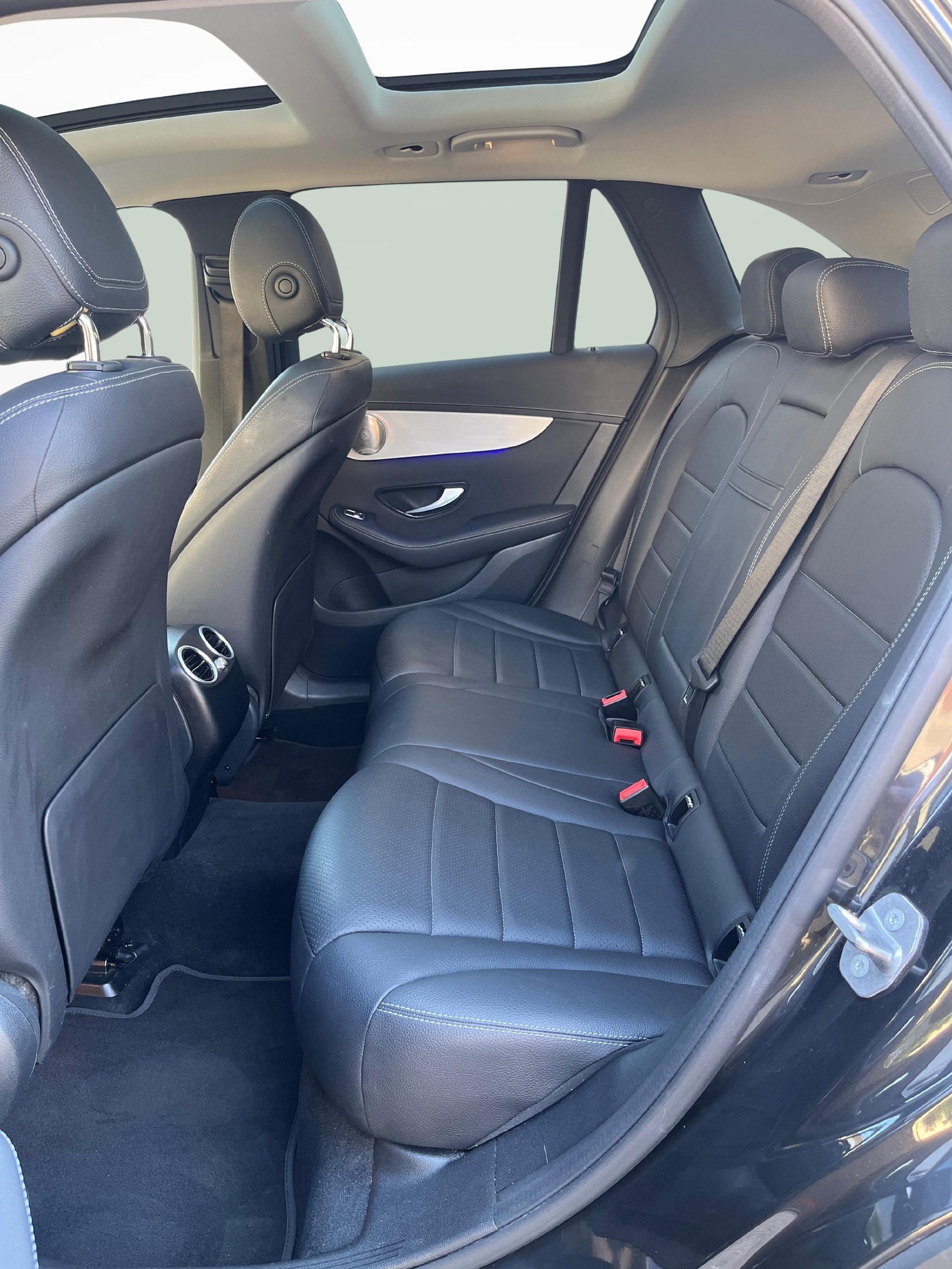 MERCEDES-BENZ GLC 300 4MATIC AMG Line-image-10