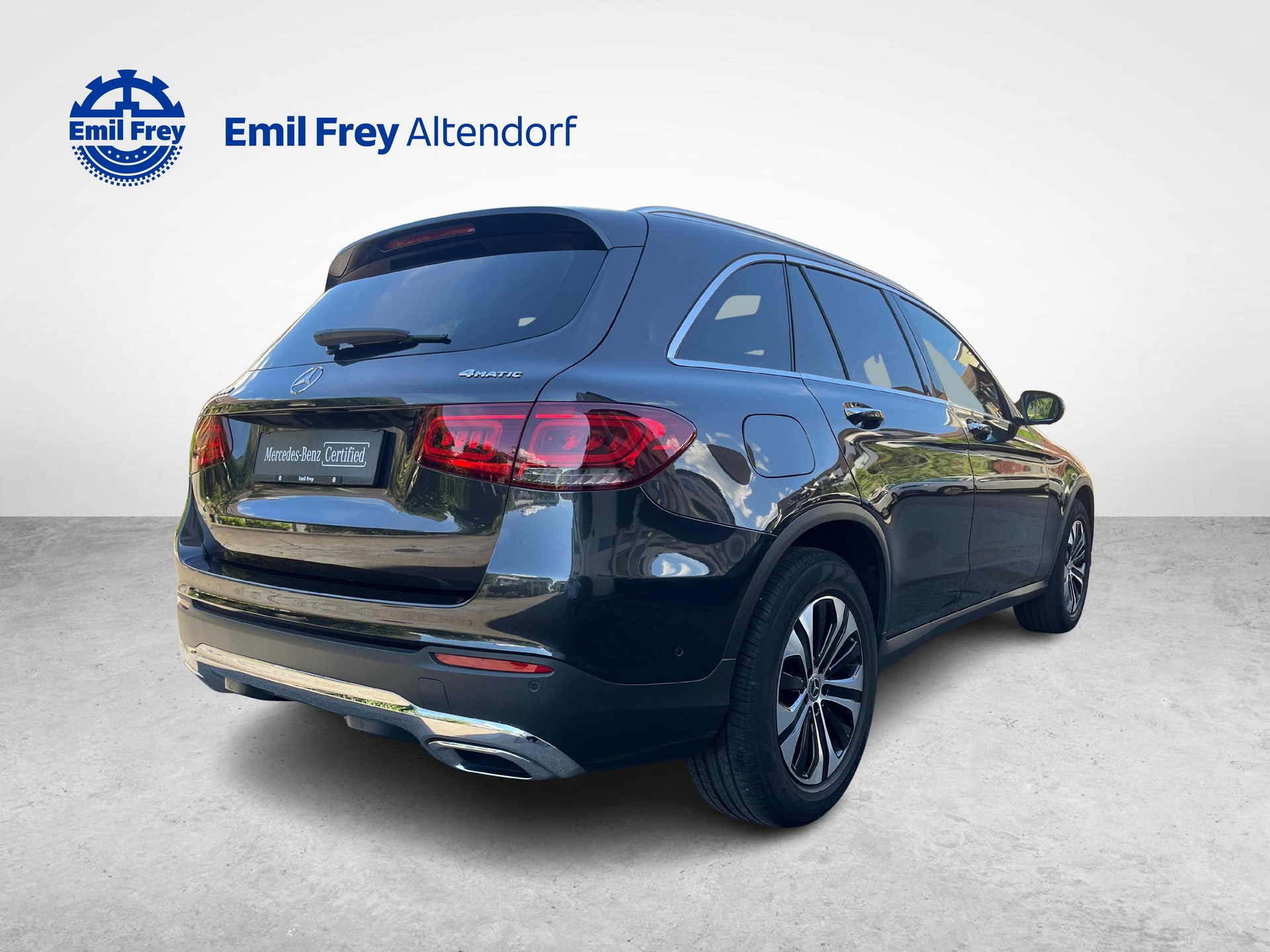 MERCEDES-BENZ GLC 300 4MATIC AMG Line-image-4